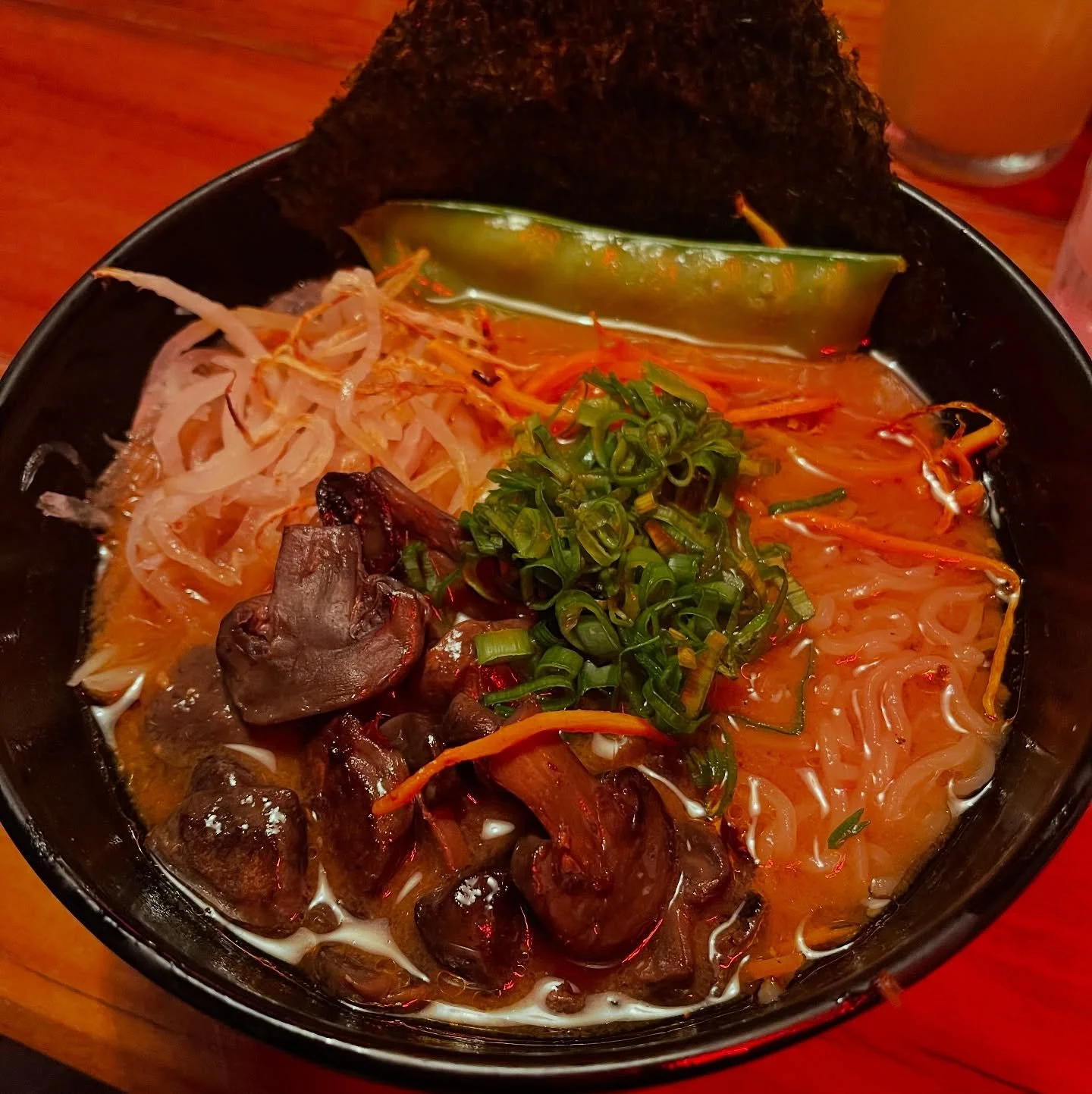 koba izakaya, ipanema

ter&ccedil;a-feira, pela manh&atilde; encontrei meu amigo jo&atilde;o para ajudar ele com planilhas (habilidade curiosamente &uacute;til hoje em dia), a tarde t&iacute;nhamos um encontro marcado com outros amigos para um evento