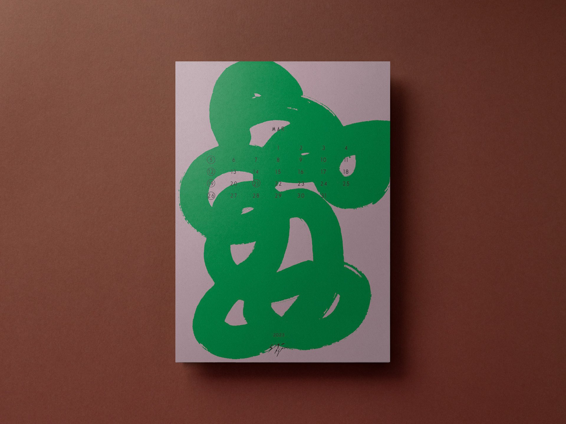 春の息吹を思わせる、のびやかな線が印象的な3月の構成。Expressive green loops evoke the freshness of early spring in the March artwork.