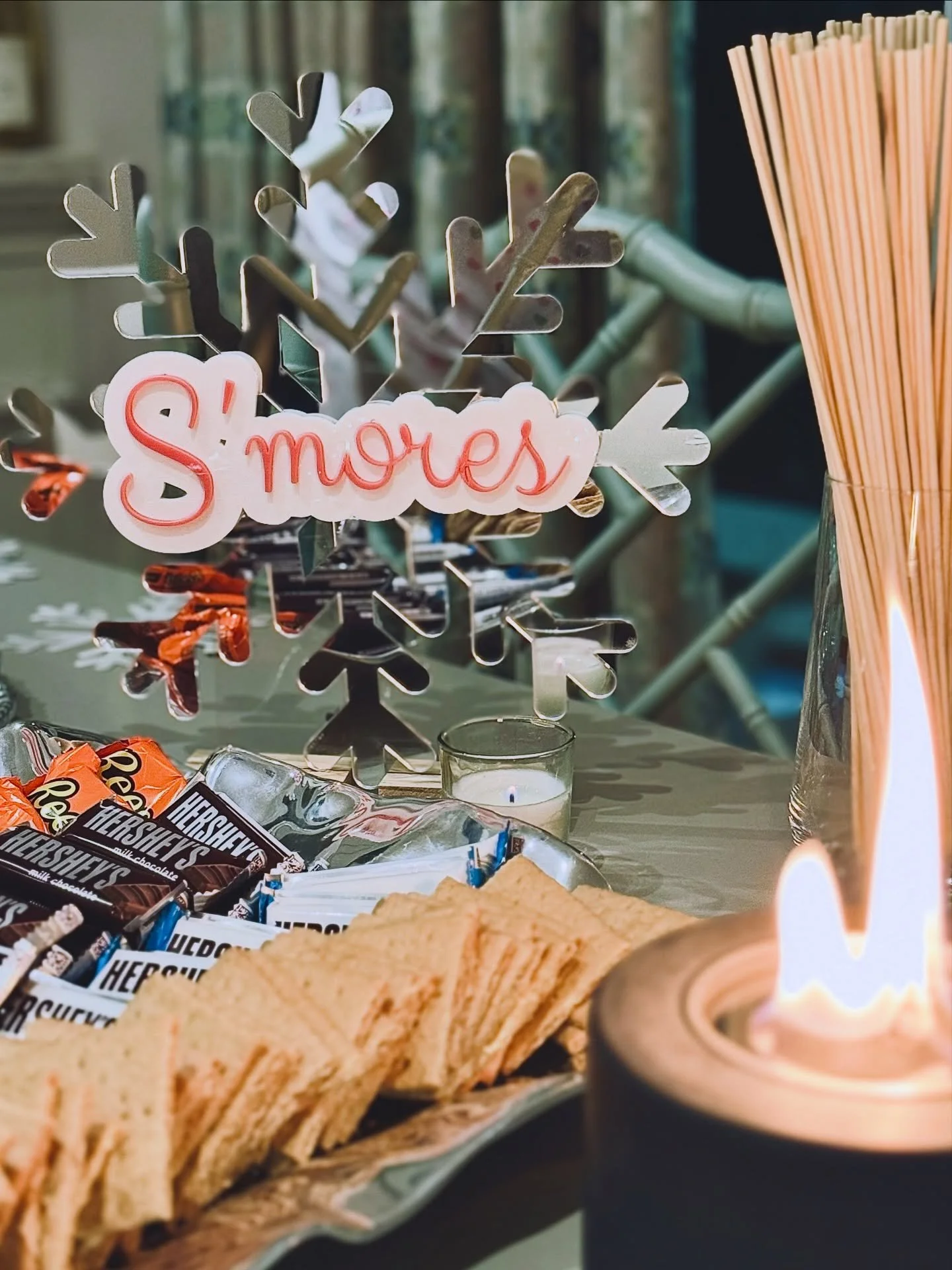 With all this Oklahoma snow it only feels right to share this snowflake baby sprinkle! 

New mirror acrylic is now in the product inventory! 

Stay warm out there ❄️⛄️

#snowflaketheme #acrylicsignage #babysprinkle #oklahomacity #snowday