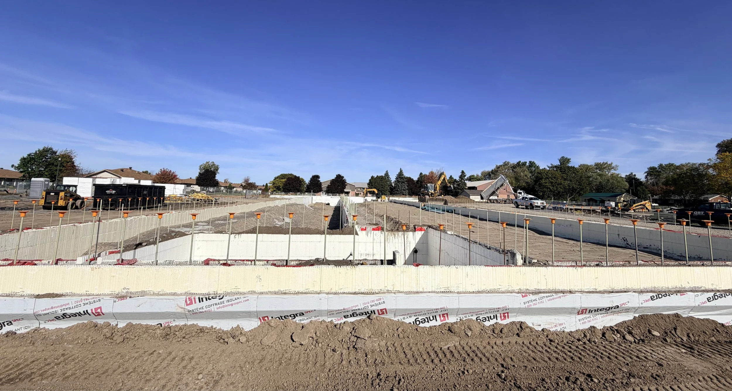 ●	Aldersgate structure with site crew and equipment in foreground