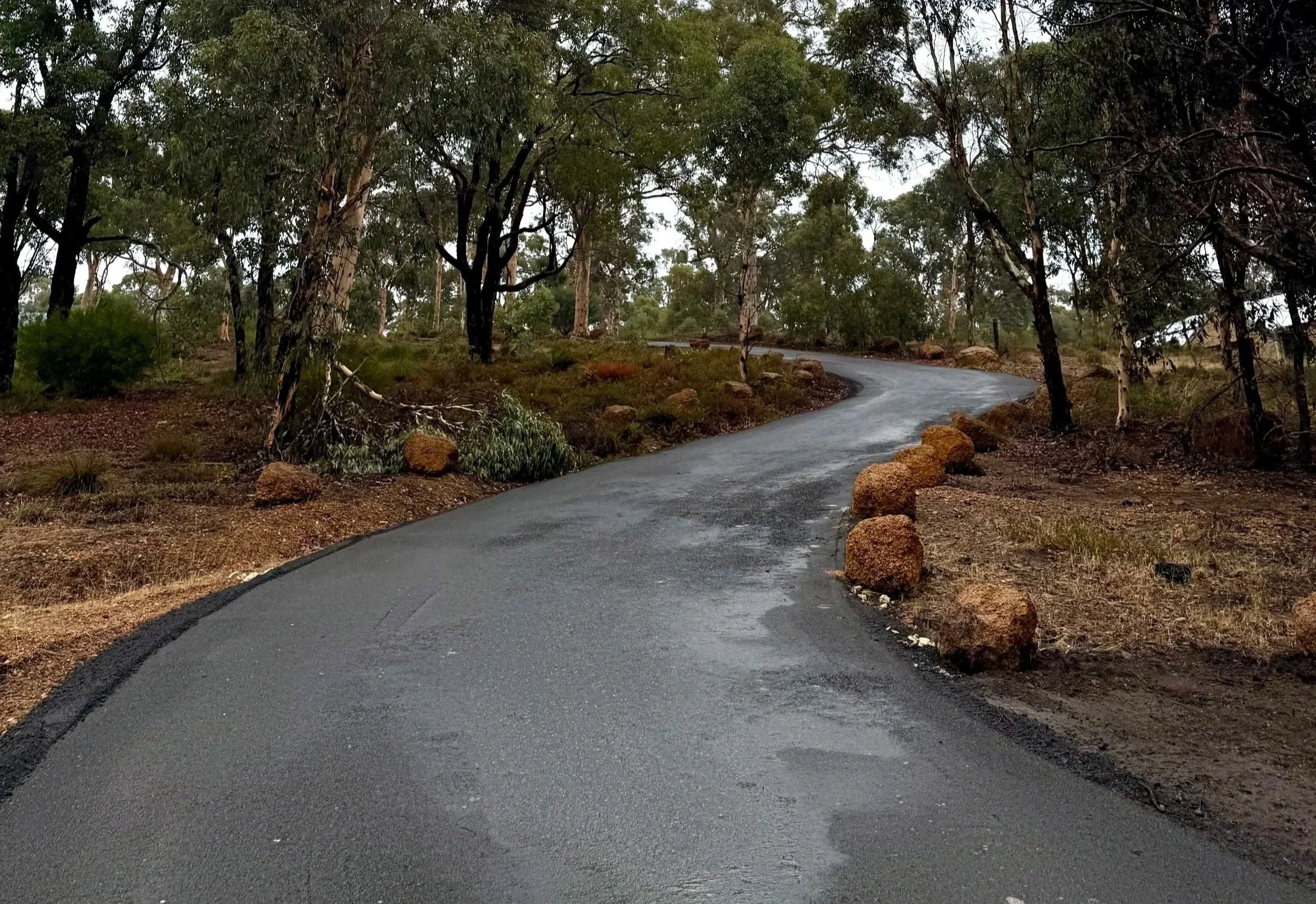Oranssi carpenter using bench saw