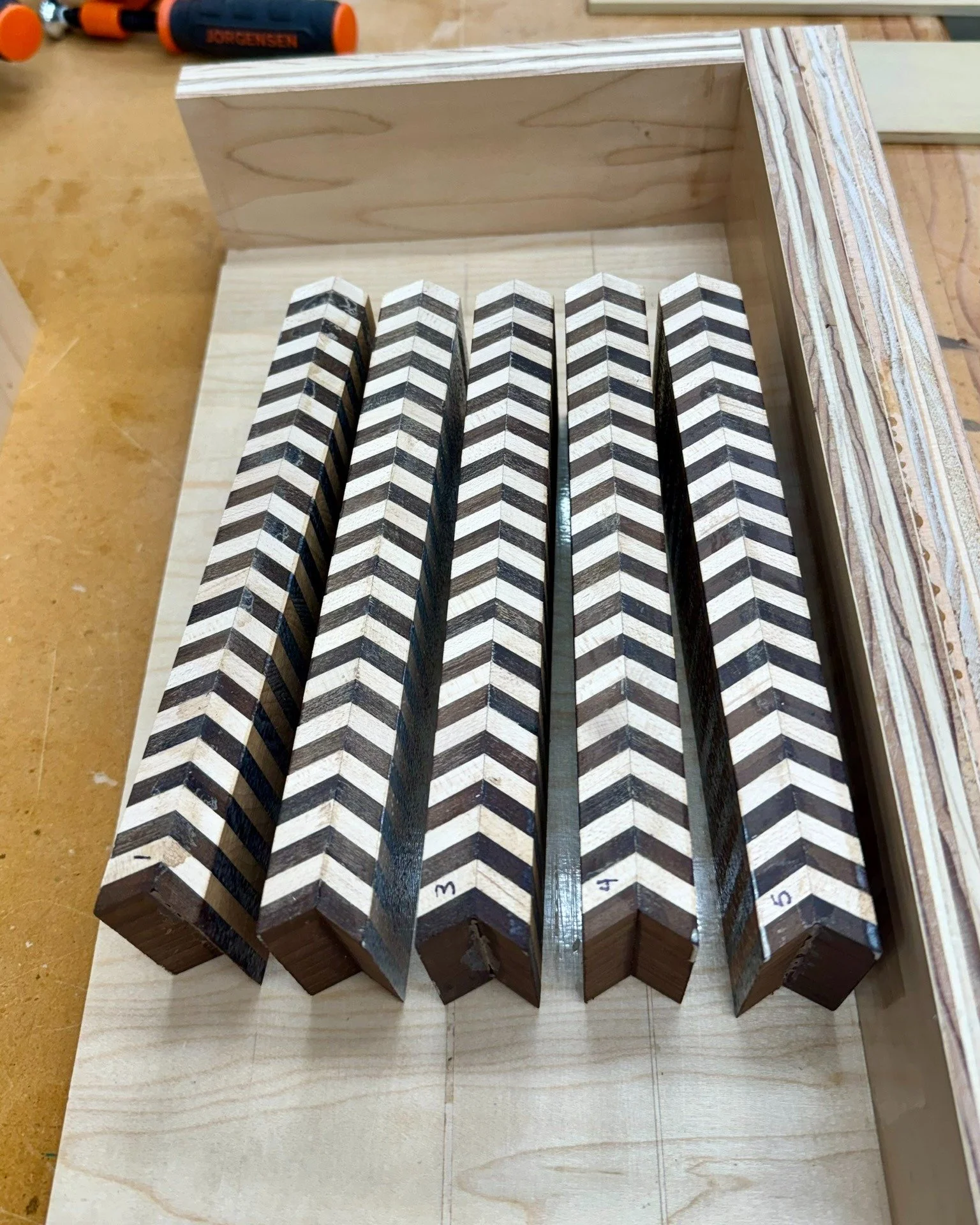 While assembling these chevron rows into a tanegi block, I briefly suspected the pieces were warping from uneven glue absorption. They appeared to curve outward at both the near and far ends.

They were perfectly straight.

The pattern triggers a cla