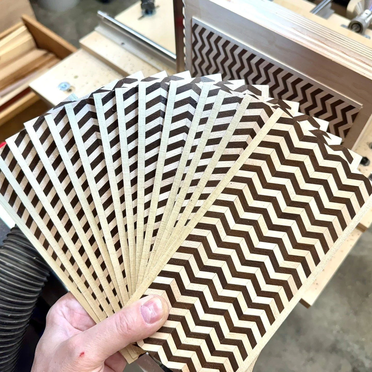 The chevron veneer process is now locked in. This step took weeks of design and iteration, and seeing it behave exactly as planned is a huge relief.

Onward.

#yosegi #puzzlebox #veneers #finewoodworking #bandsaw #parquetry #jig