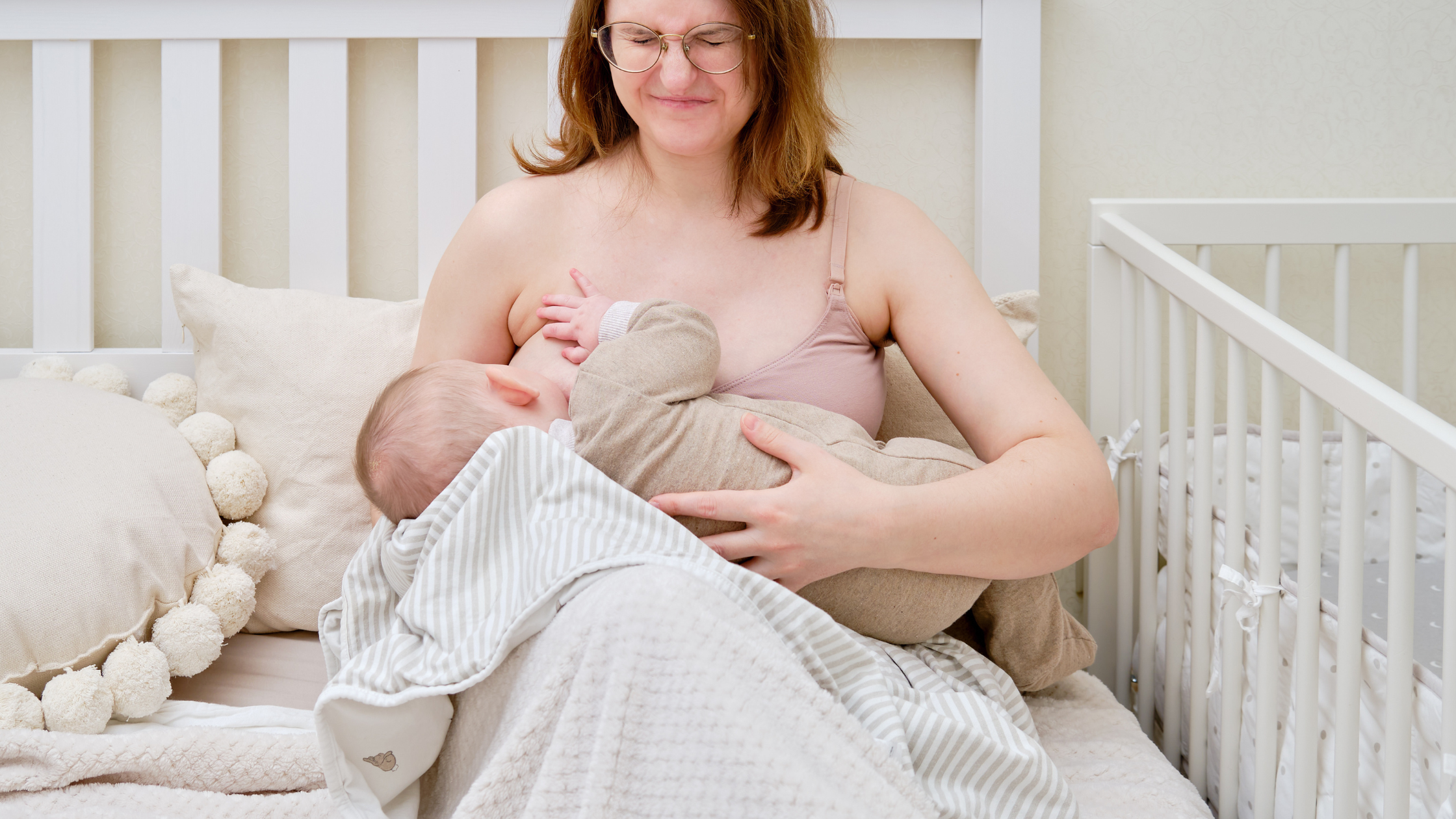 mom in pain while breastfeeding