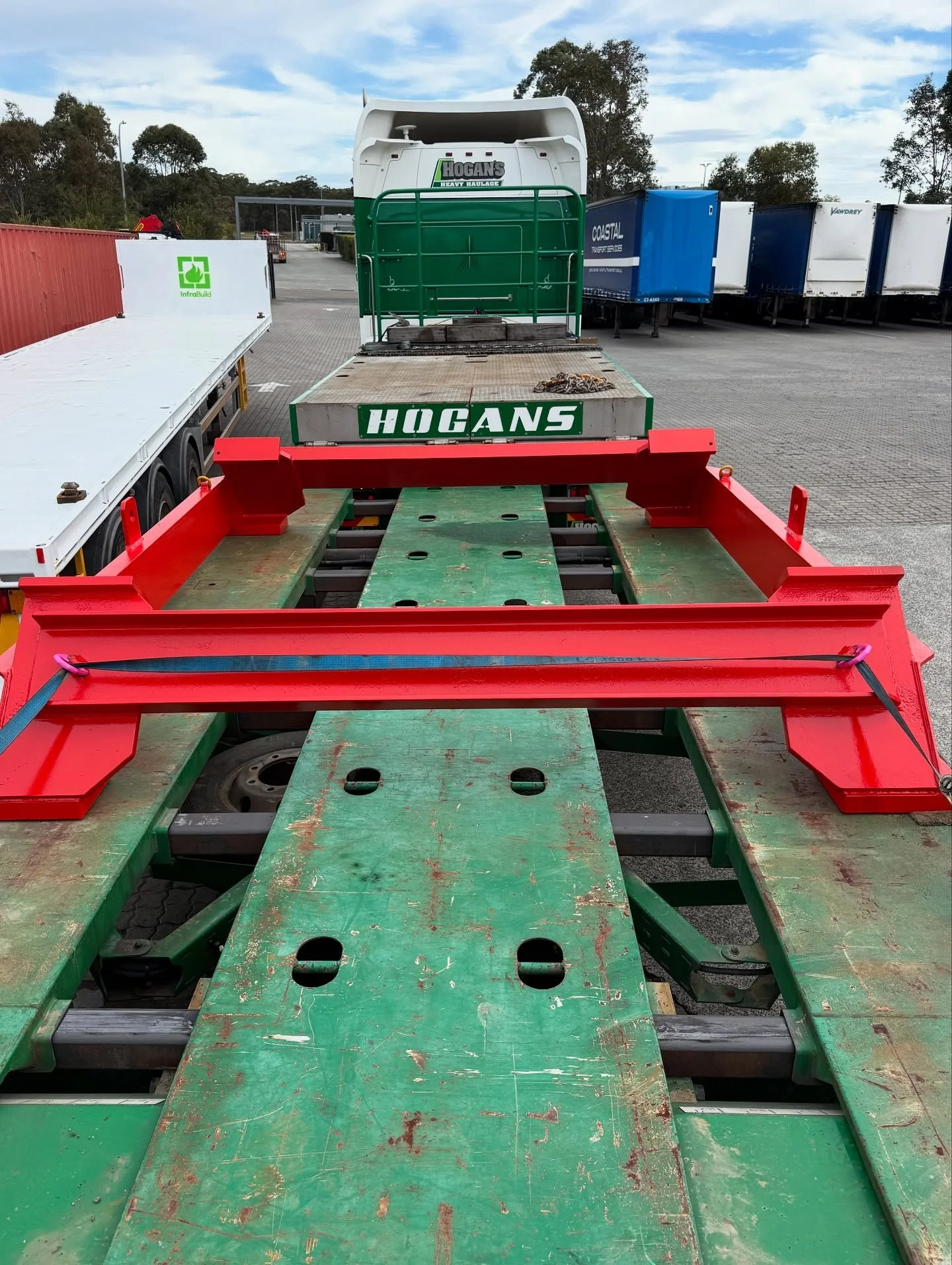 Blast &amp; Paint of a Cable Drum transport frame- completed for @hogans_heavyhaulage 💪

#engineering #heavyhaulage #blasting #fabricating #CGE