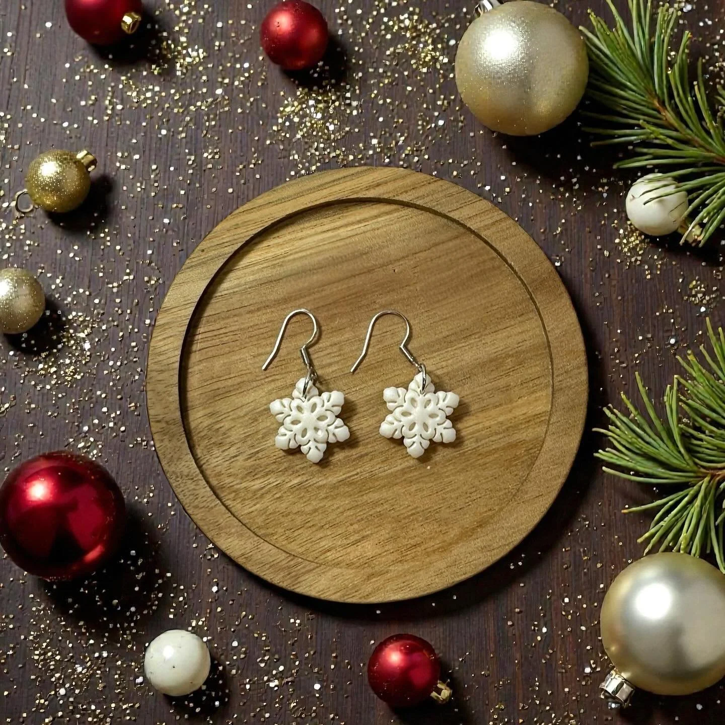 One day left✨ 25% off everything in the Etsy shop through Tuesday! From festive Christmas designs to everyday favorites, there&rsquo;s something for everyone. Give the gift of handmade this year 🎁🎄 

#polymerclayjewelry #polymerclayearrings #shopsm