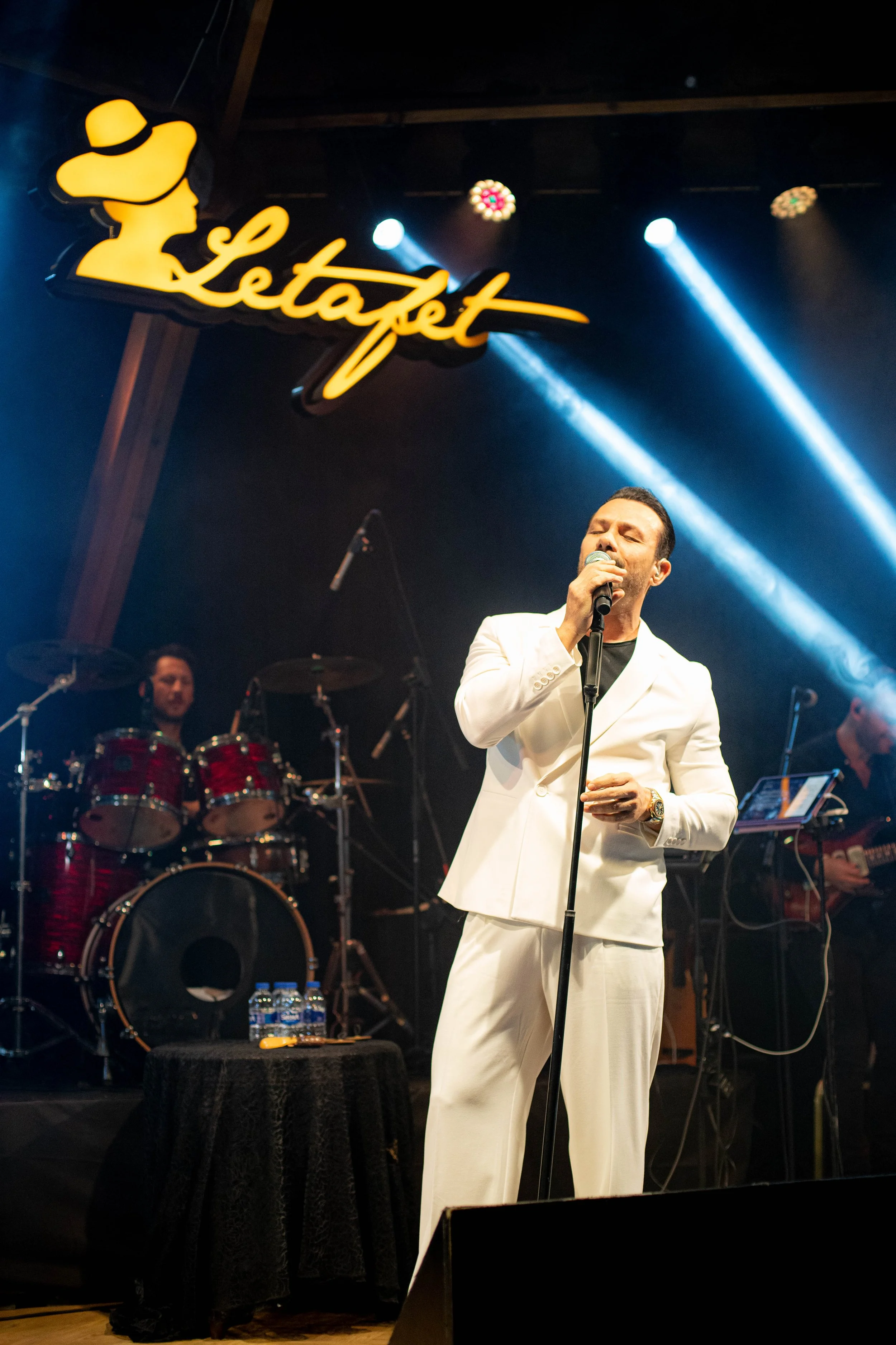 Korhan Saygıner yılbaşı özel sahnesiyle Letafet’te büyük beğeni topladı