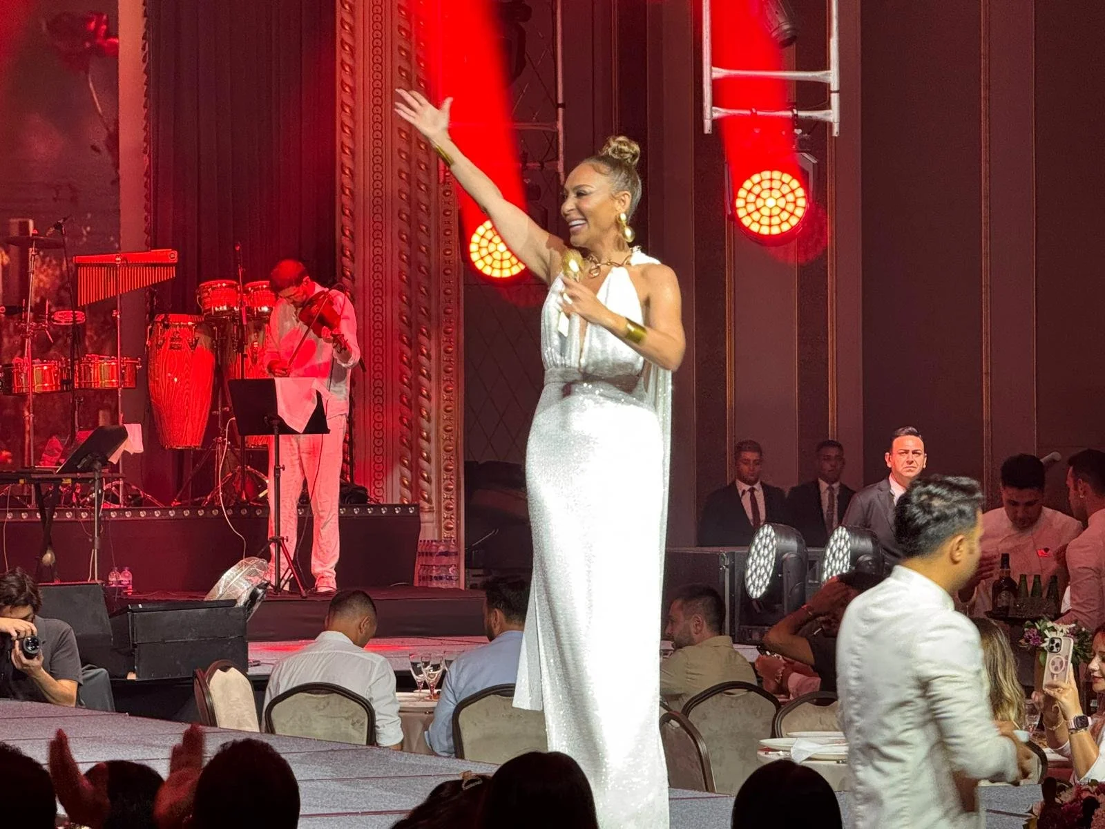 Ziynet Sali’den Merit Royal Diamond Otel’de muhteşem konser
