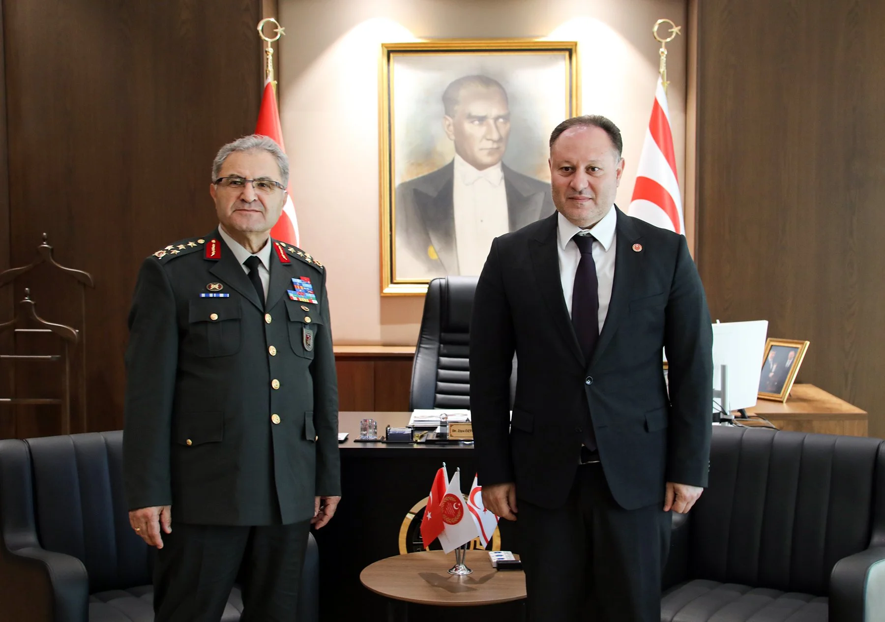 Cumhuriyet Meclisi Başkanı Ziya &Ouml;zt&uuml;rkler, Kara Kuvvetleri Komutanı Orgeneral Metin Tokel'i kabul etti. https://www.feslikan.com/haberler/ohovajx8q20sr8ebrs44w5z14nboz7