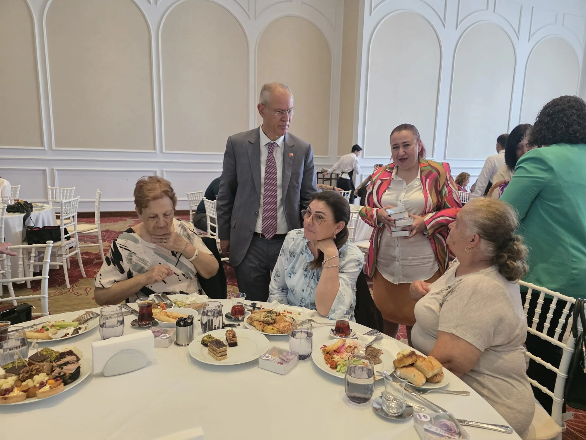 Çalışma ve Sosyal Güvenlik Bakanlığı engelli annelerini kahvaltıda buluşturdu