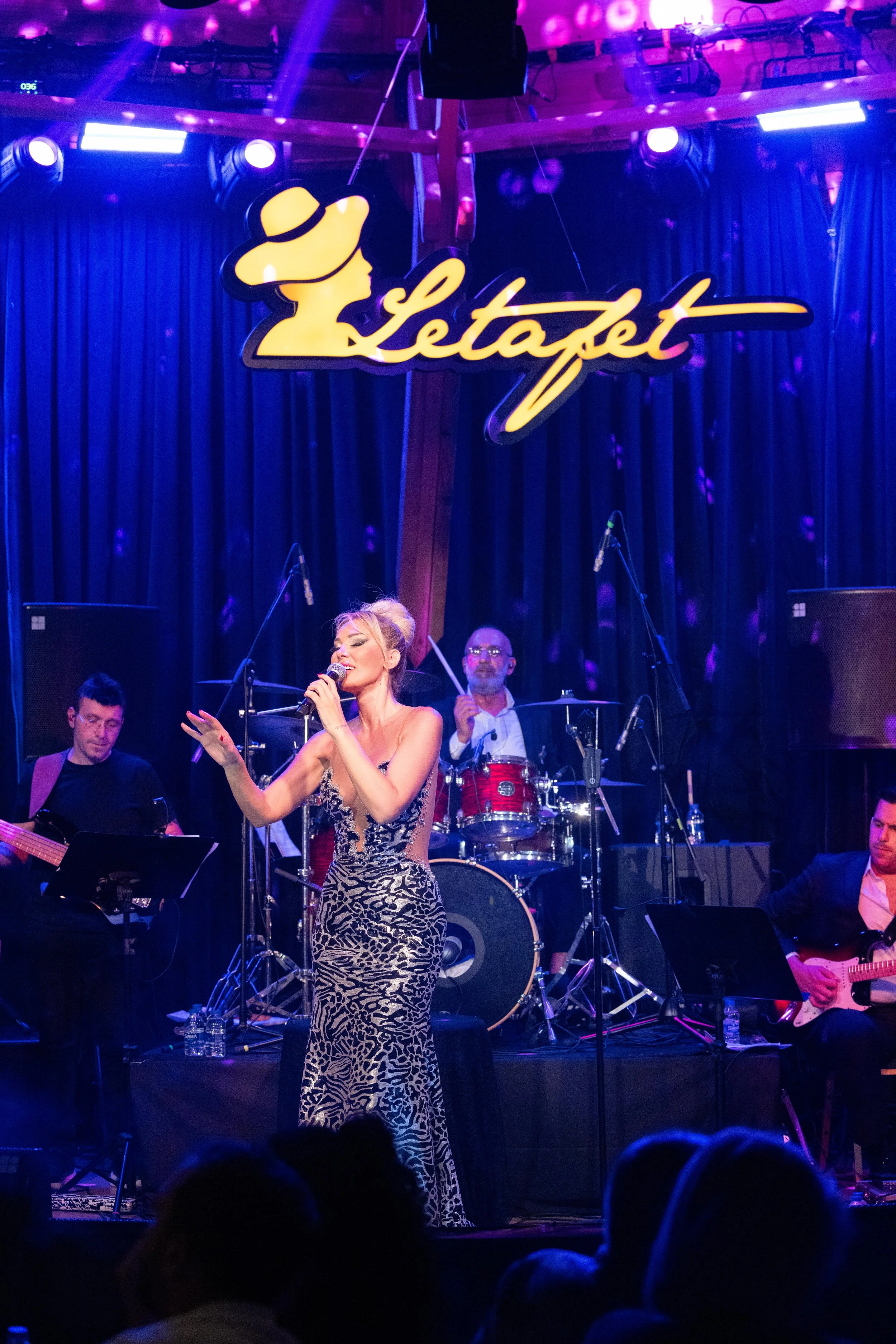 Petek Dinçöz’den Merit Park Hotel Letafet’te ışıltılı erformans