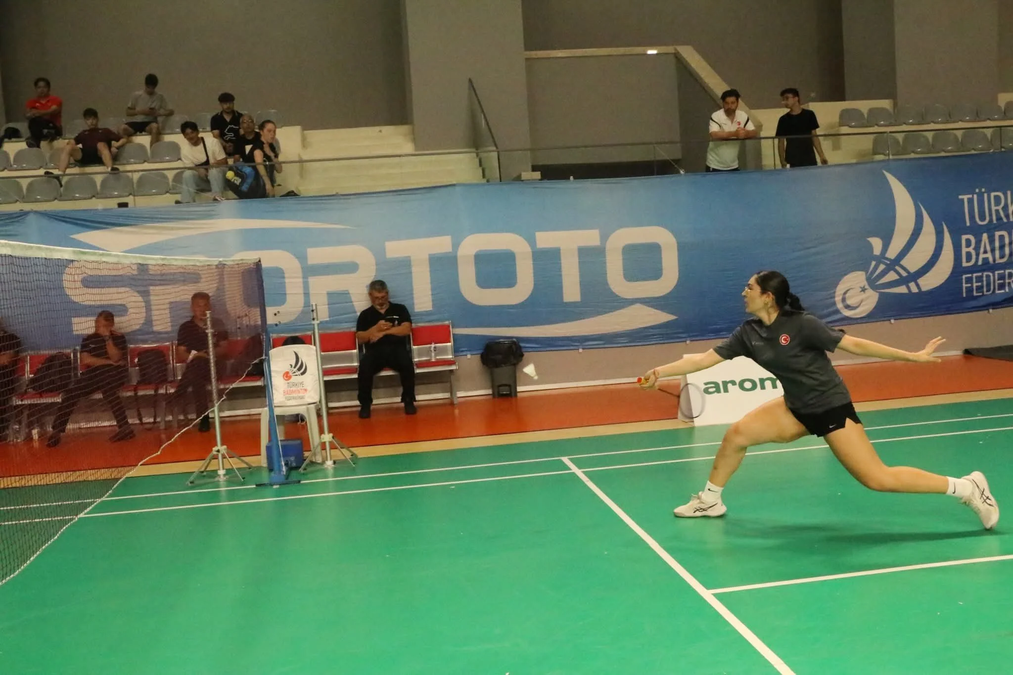 Nehir Türkiye Büyükler Badminton Şampiyonasında Ana Tabloya kaldı