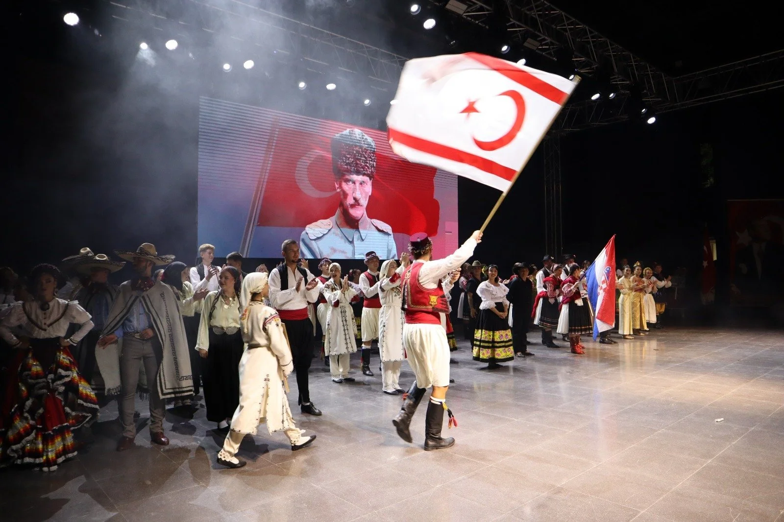 İskele Belediyesi Halk Dansları Topluluğu, Balçova’daki festivalinde birinci oldu