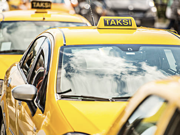 İstanbul’da turistlerden fazla ücret alan taksiye ruhsat şoku