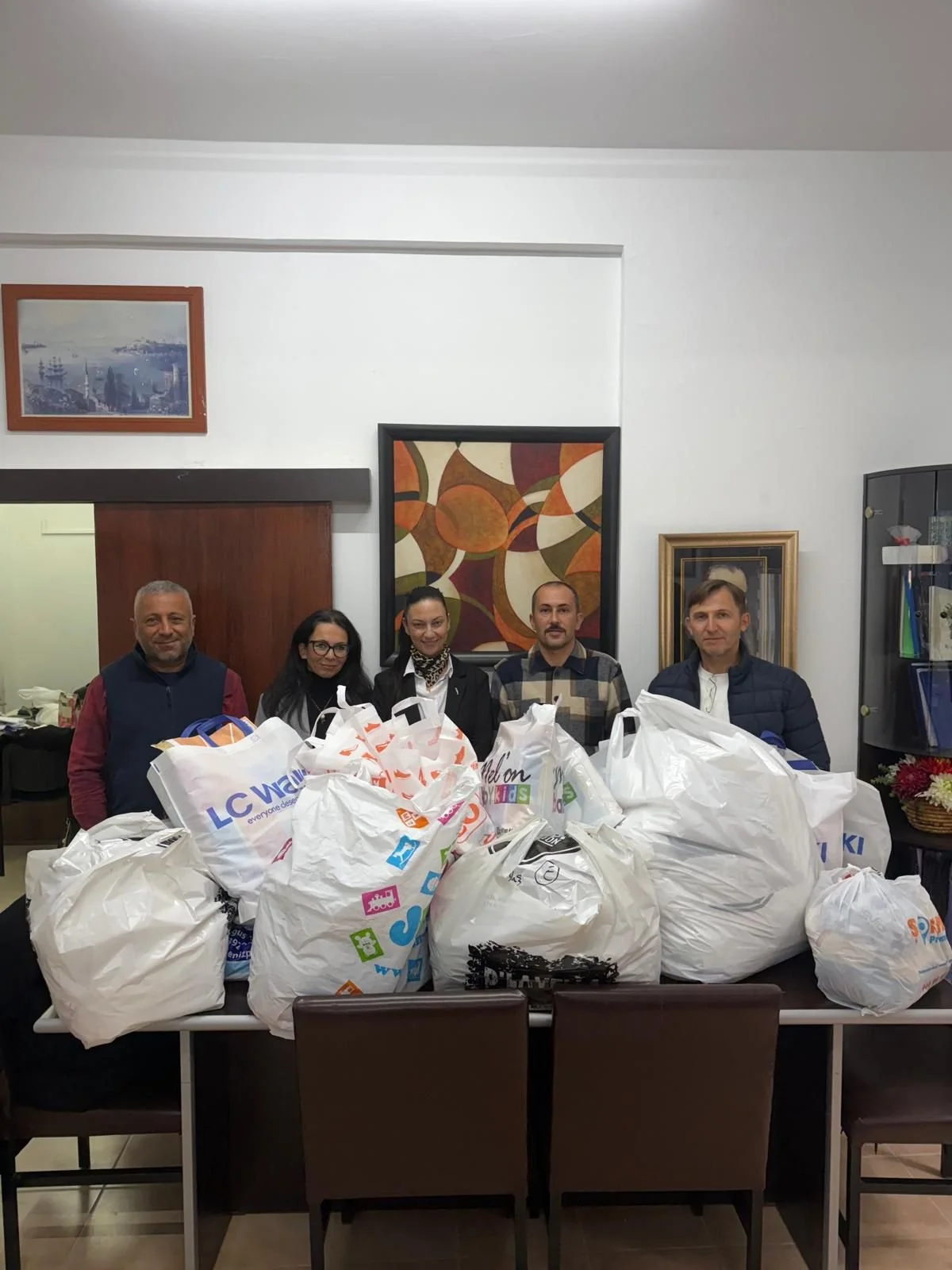 Değirmenlik Lisesinden “Yeni Yılda Hiçbir Çocuk Yalnız Değil” sloganlı sosyal sorumluluk projesi