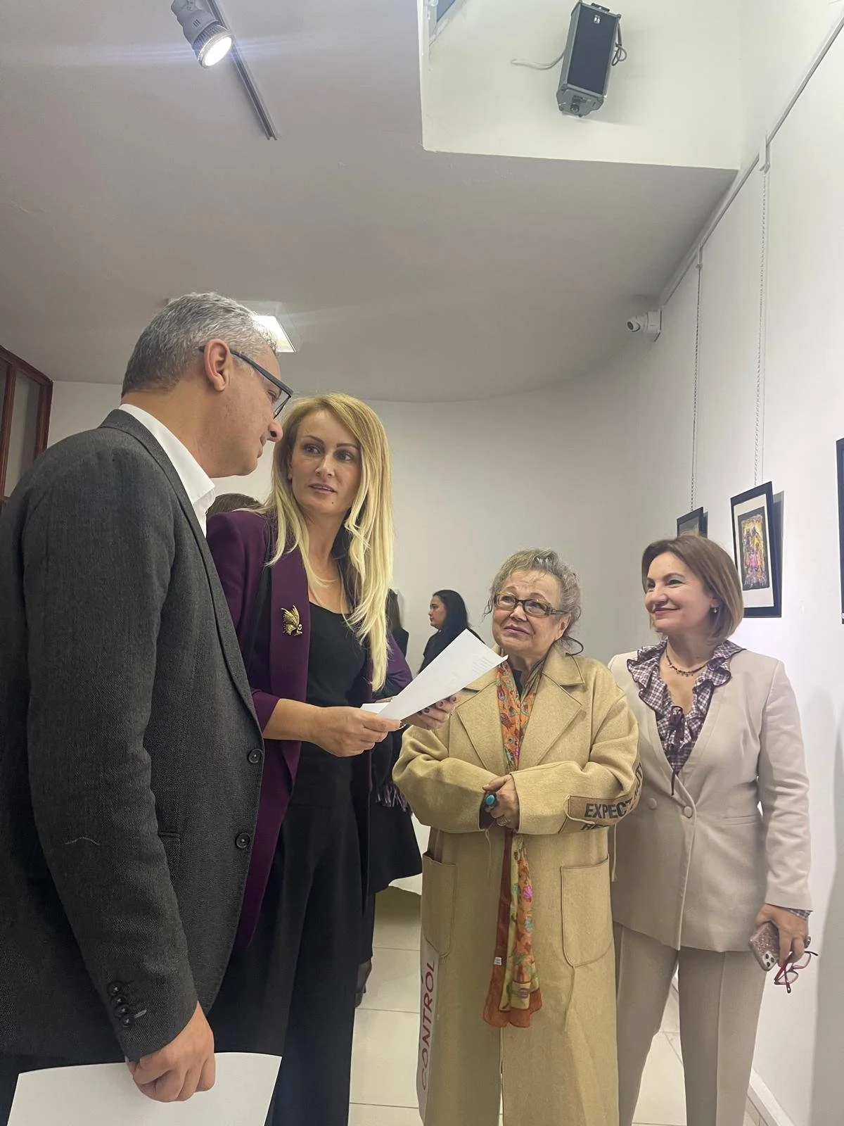 Selenge'nin “Baykuşlar ve Hatıraları Minyatürlerde” isimli sergisi açıldı