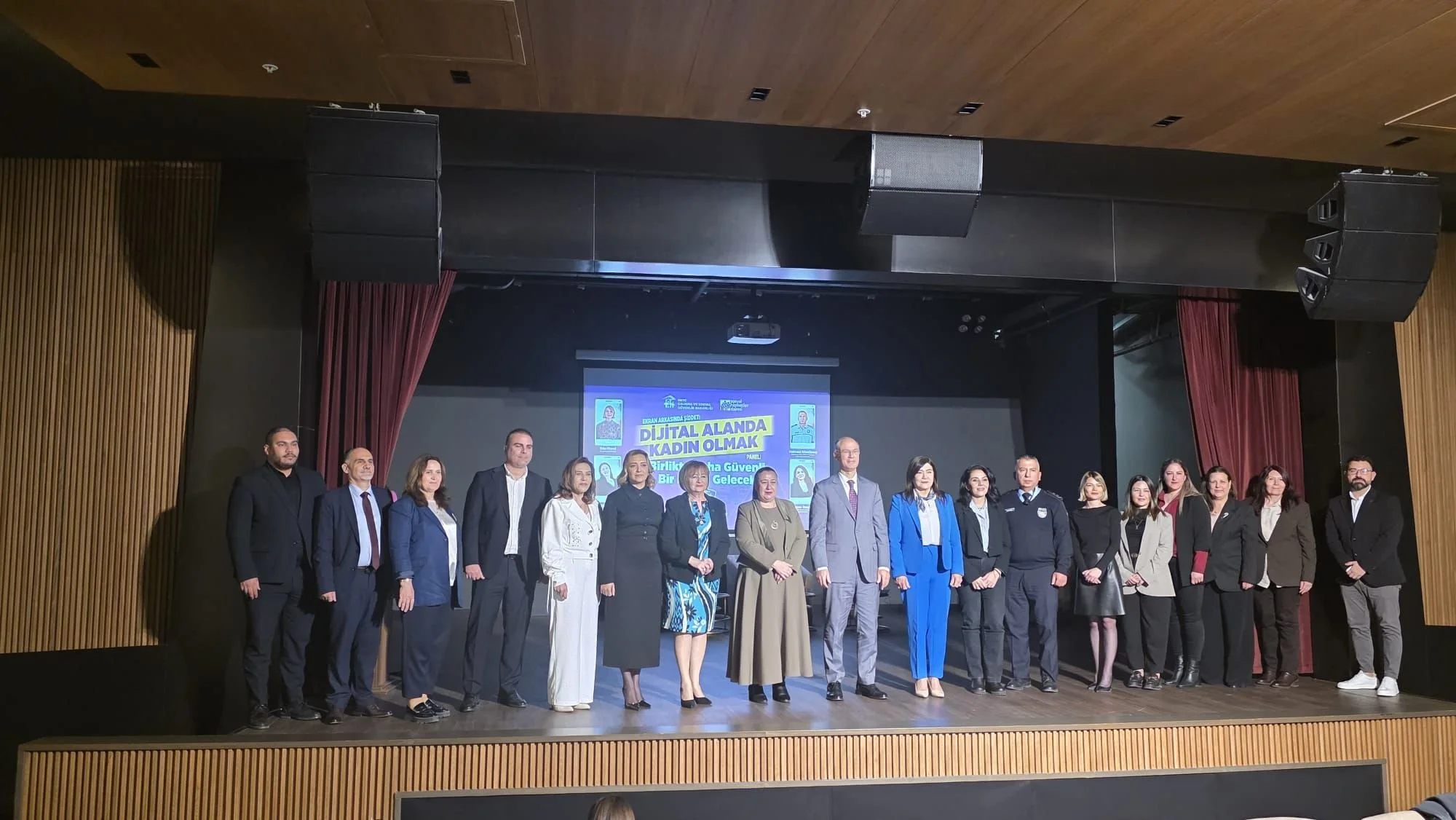 “Ekran Arkasında Şiddet: Dijital Alanda Kadın Olmak” başlıklı panel, Merit Royal Diamond Hotel’de gerçekleştirildi