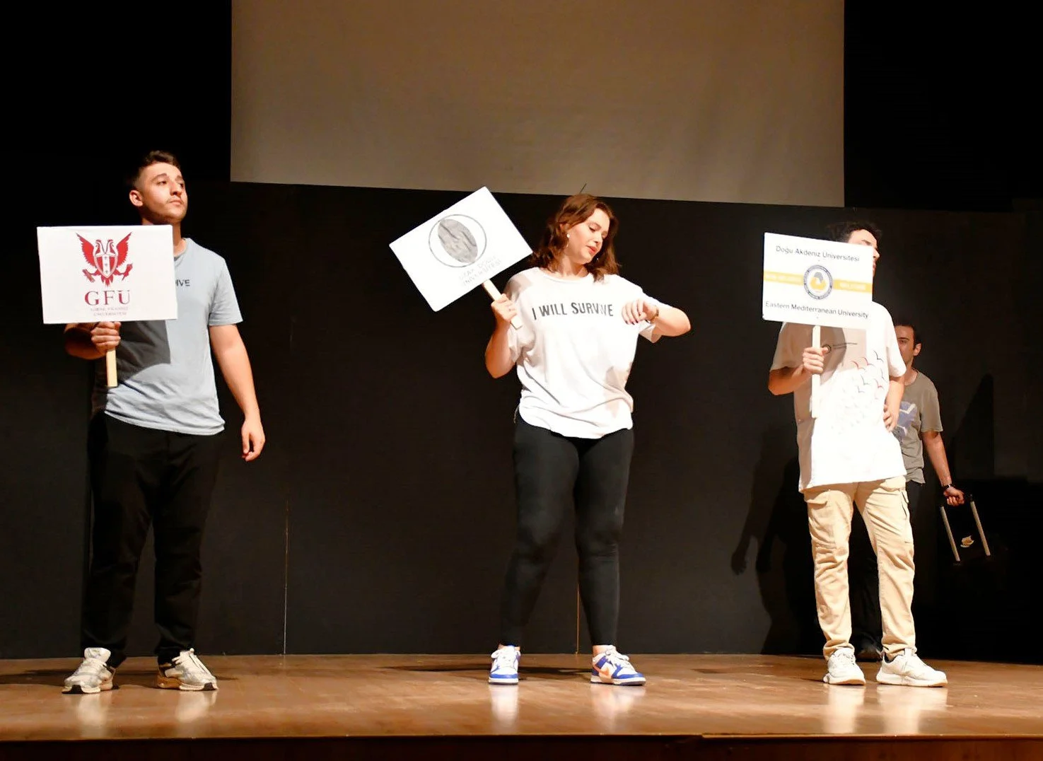 DAÜ Tiyatro Topluluğu, 2025-2026 Akademik Yılı’nın ilk oyununu “Temaşa Gecesi-3” adıyla sahneledi