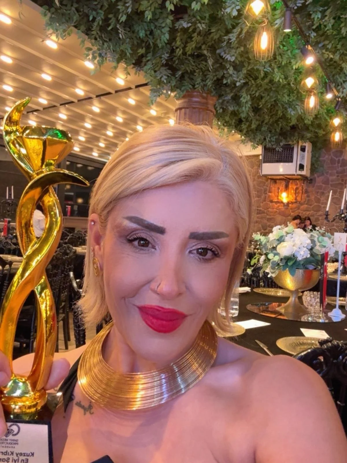 Ayşegül Zaim’den yeni single müjdesi ve gururlandıran ödül