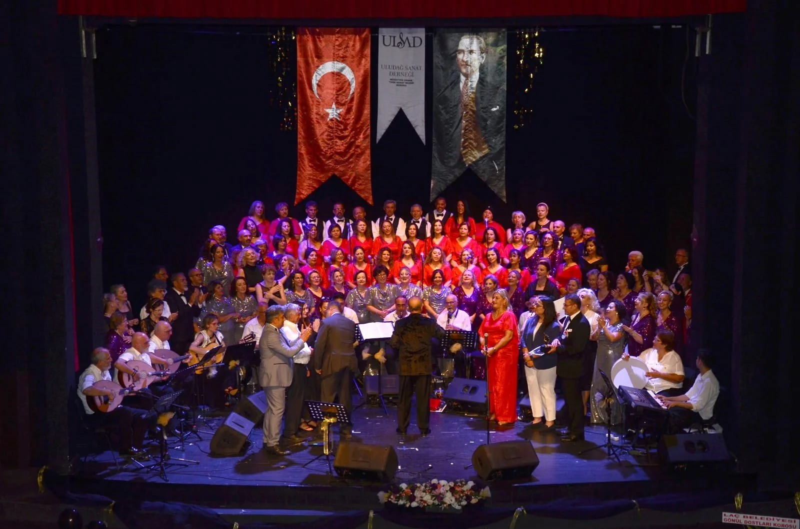 DAB Altın Kalpler Korosu, "2. Bursa Korolar Festivali”nde sahne aldı