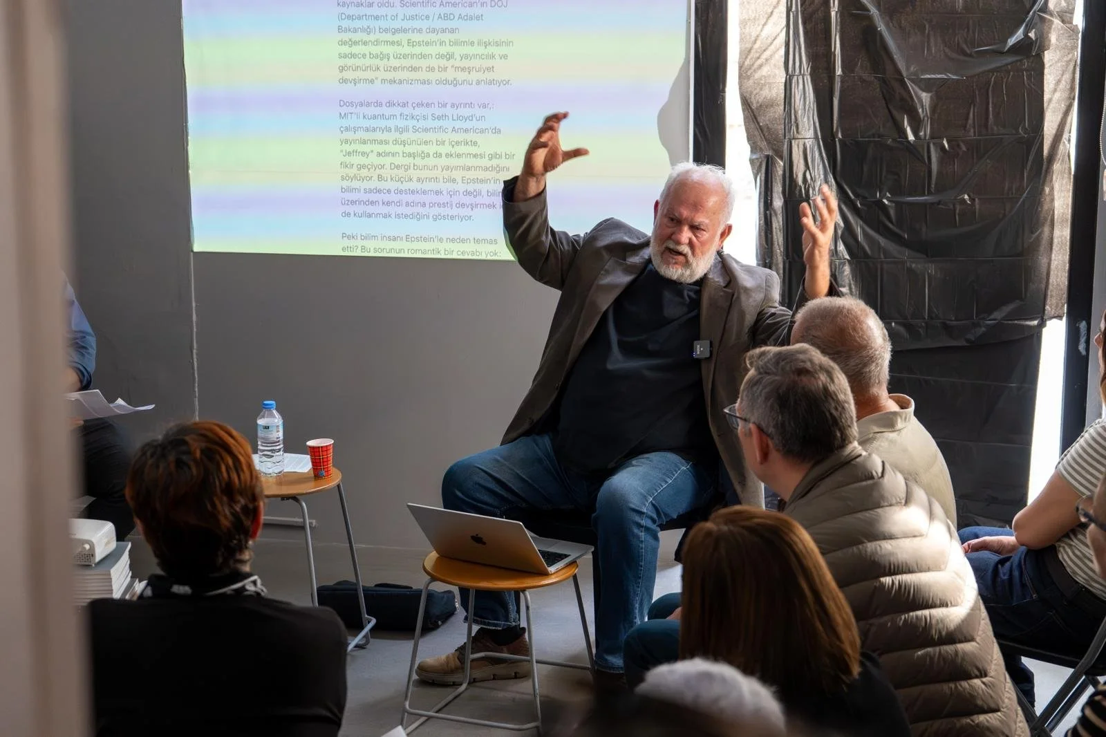 Voices konuşmalar serisi yeniden başladı, ilk konuk Mete Hatay oldu