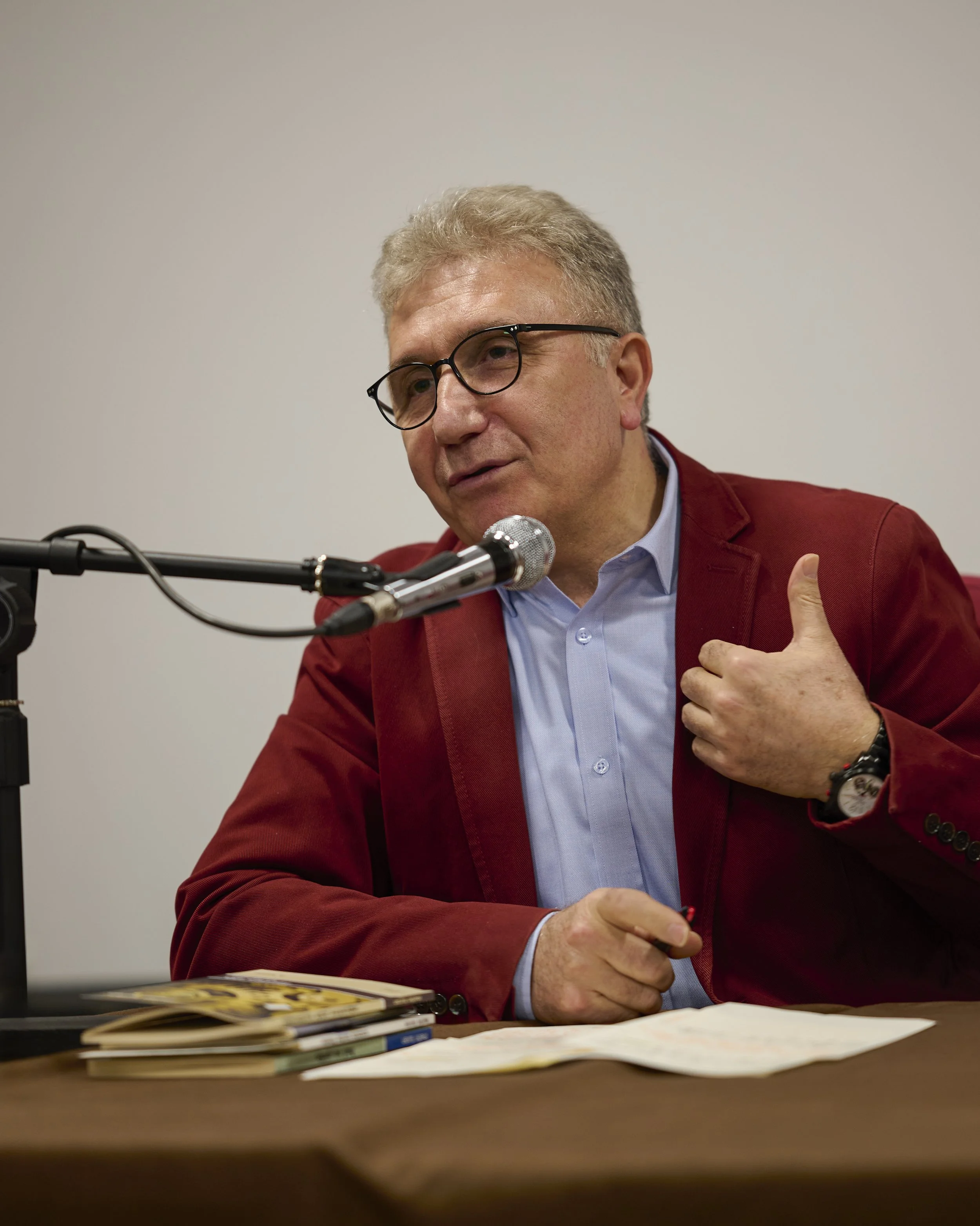 Metin Turan’ın “Kıbrıs Türk Edebiyatı Üzerine İncelemeler” kitabı yayımlandı