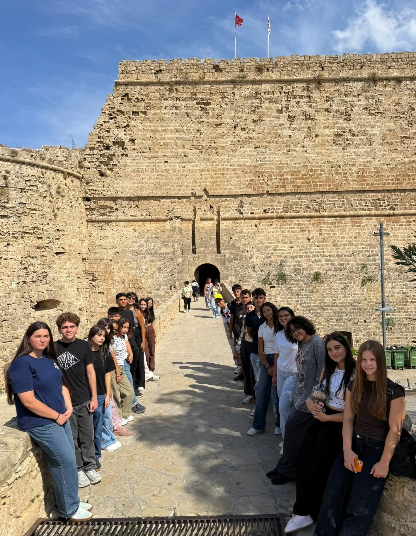 “Ülkemi Tanıyorum”… Karpaz bölgesindeki gençler Girne’yi gezdi