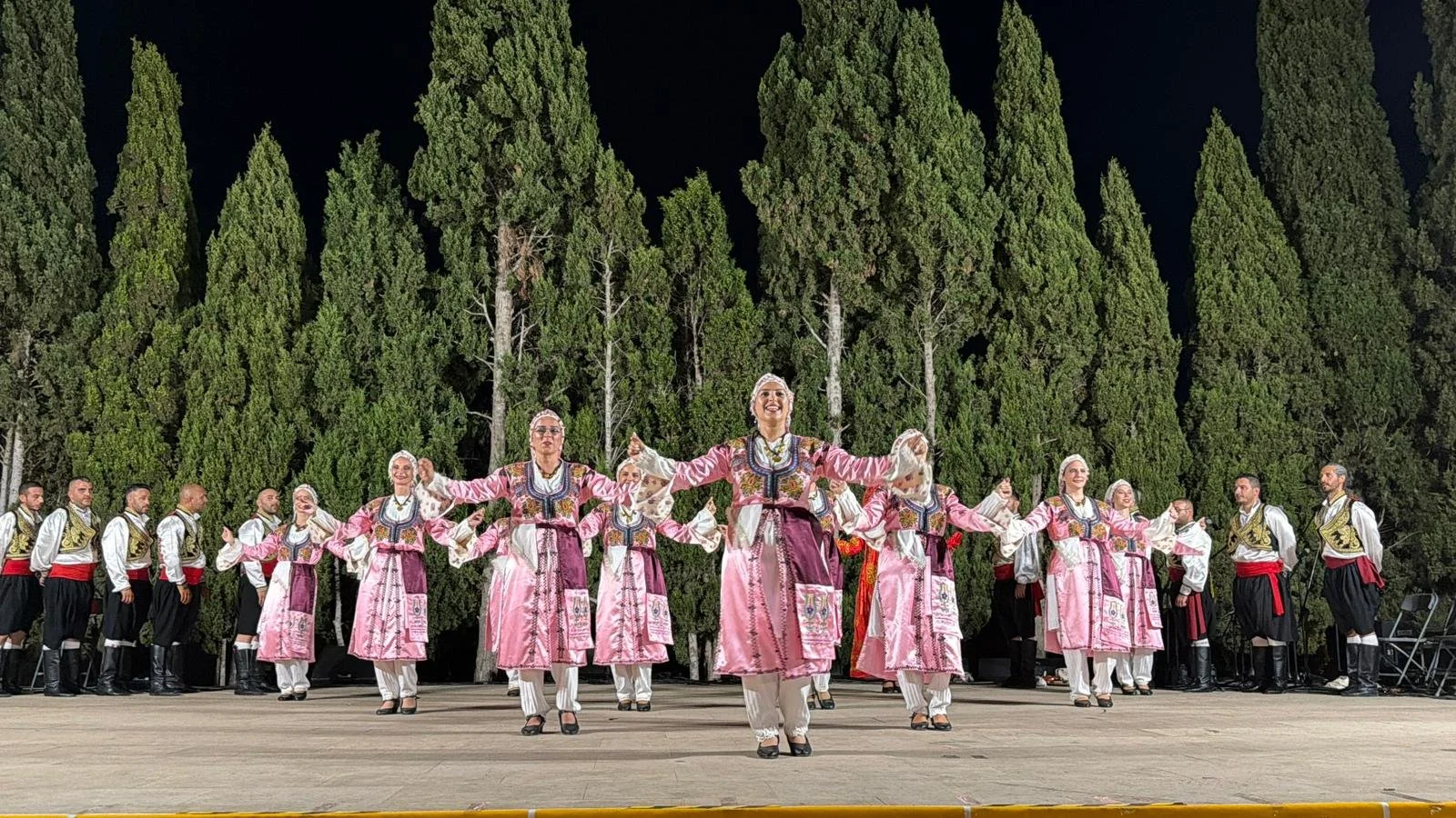 Akademi Sanat Derneği Halk Dansları Topluluğu, İbiza’da festivale katıldı