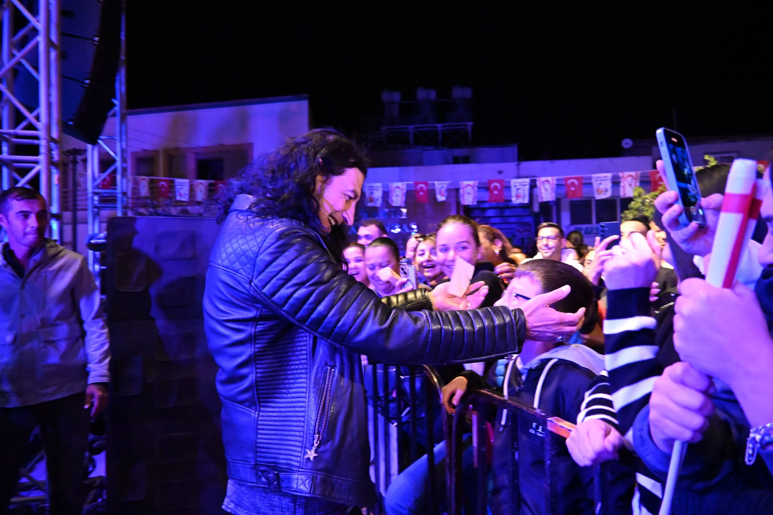 Murat Kekilli Güzelyurt’ta konser verdi