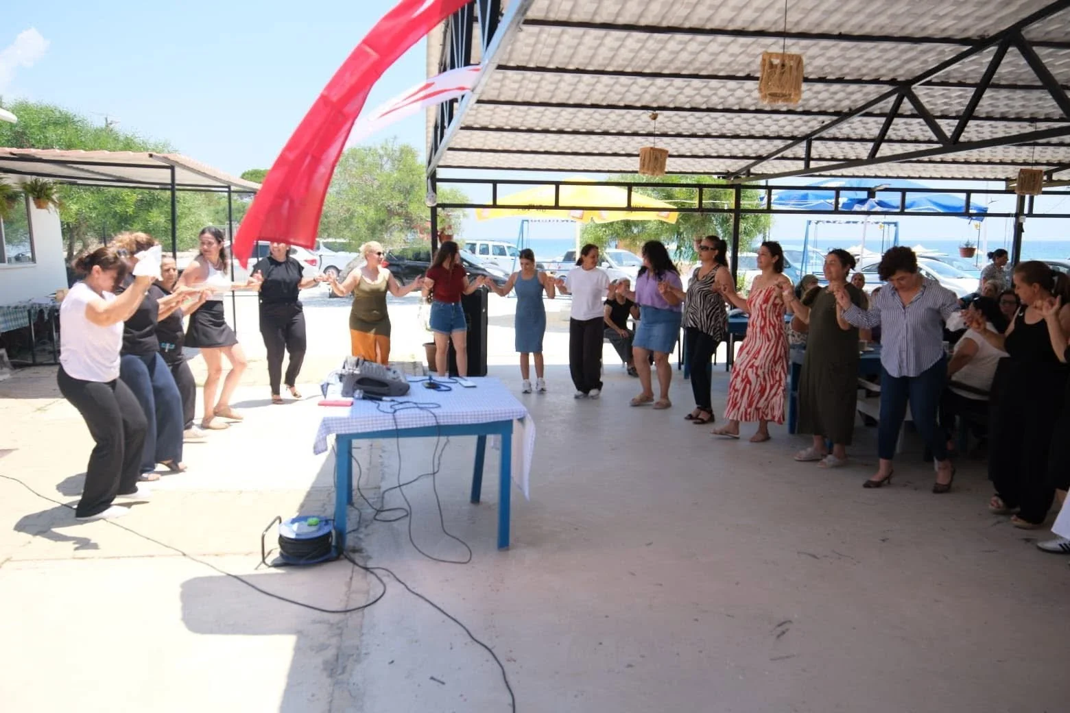 Kumyalı'da kadınlar çayda buluştu