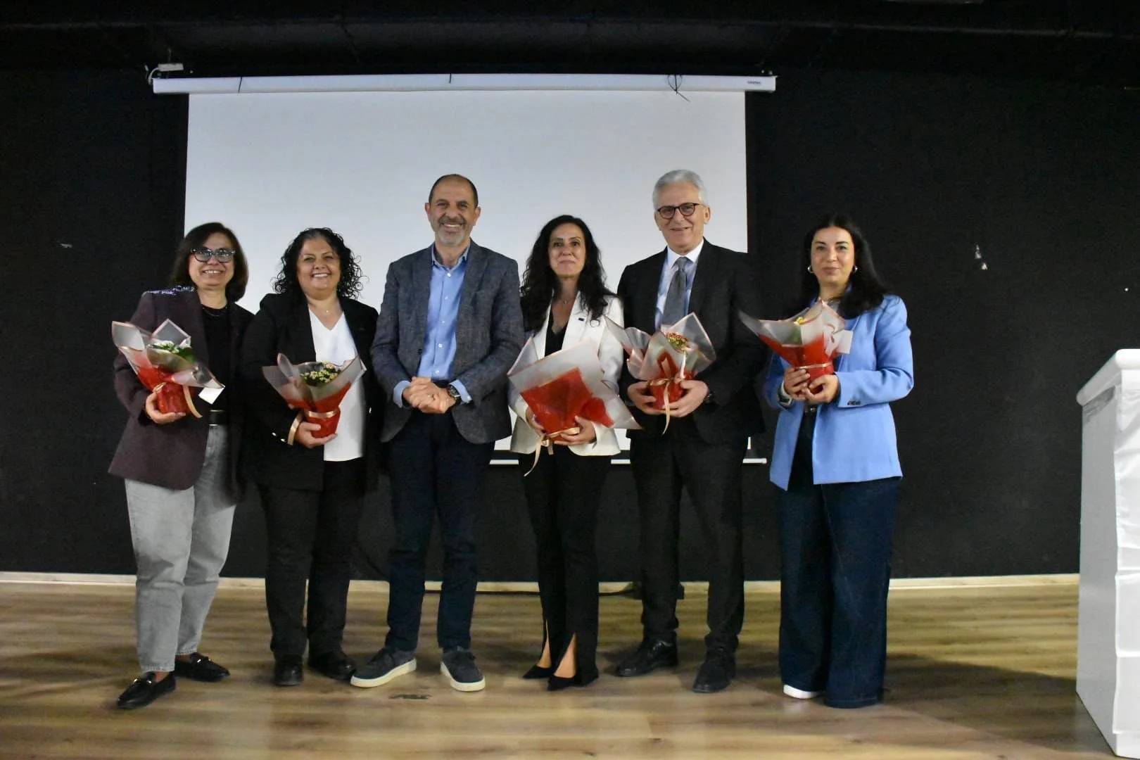 Halkın Partisi "Şiddetsiz Bir Gelecek İçin Eşitlik, Hak ve Mücadele” başlıklı panel düzenledi