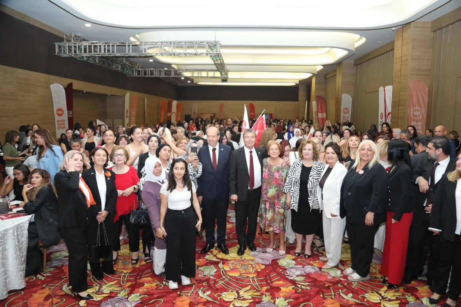 Üstel "Lefkoşa Kadınlar Buluşmasında" konuştu...