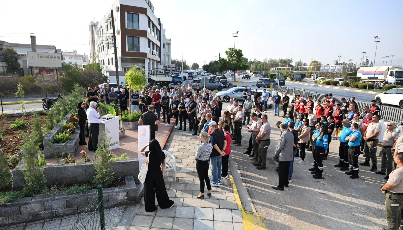 Lefkoşa'daki "Amaç Arnavutoğlu Meydanı" törenle açıldı
