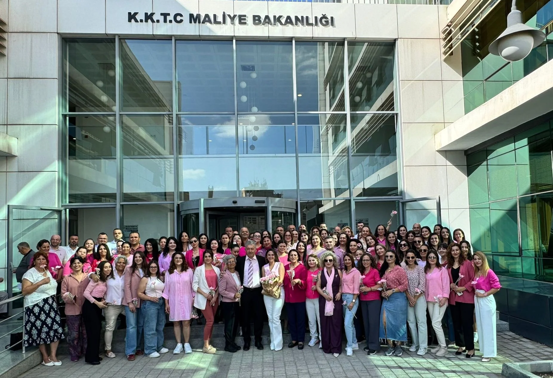 Gelir ve Vergi Dairesi’ndeki etkinlikte meme kanserine dikkat çekildi