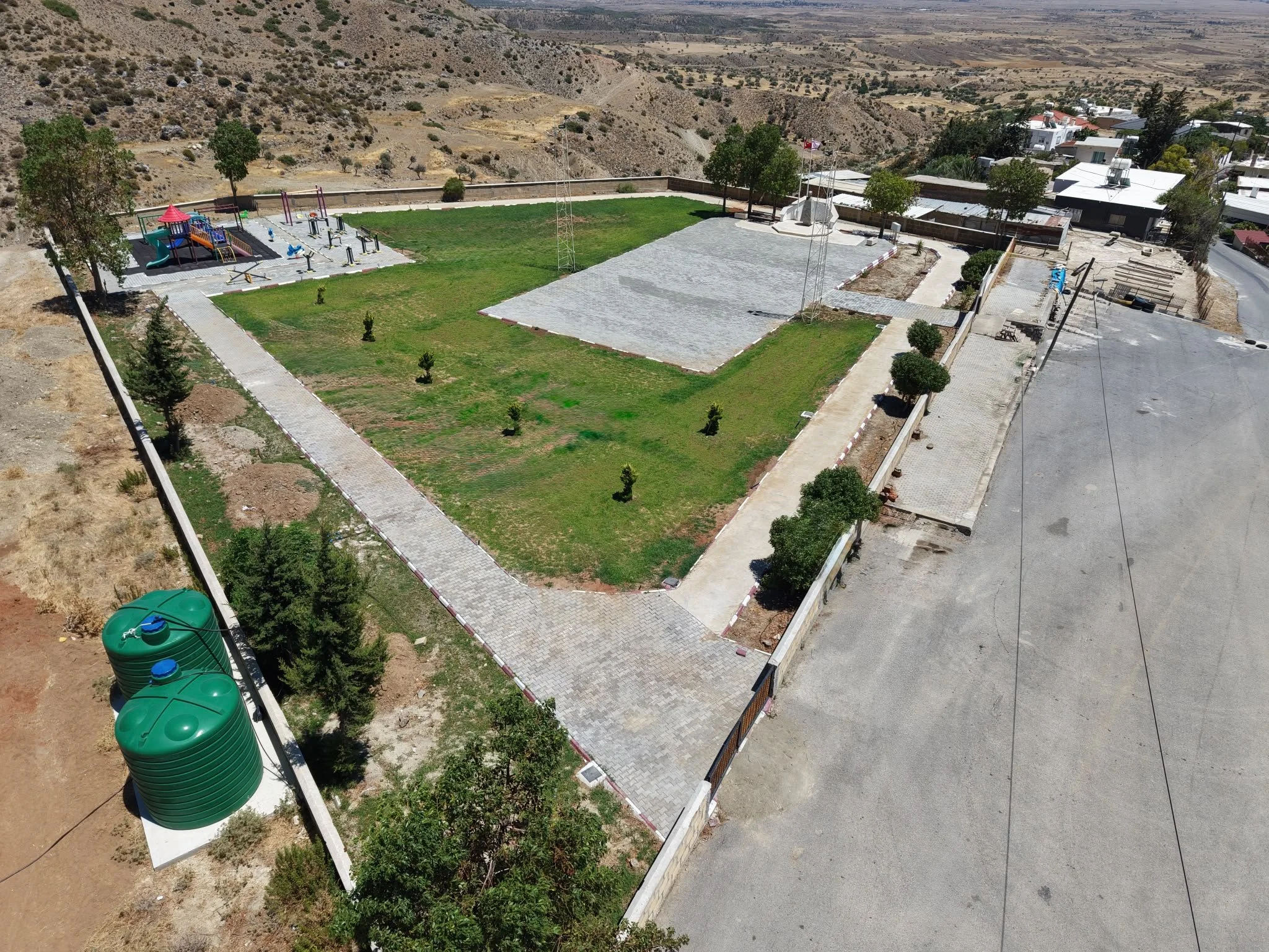Geçitkale-Serdarlı Belediyesi, Gülden Kasım Çocuk Parkı’nda yenileme çalışmaları başlattı