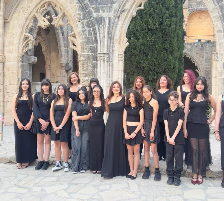 4’üncü 19 Mayıs Karma Sergisi, Bellapais Manastırı’nda sanatseverlerle buluştu