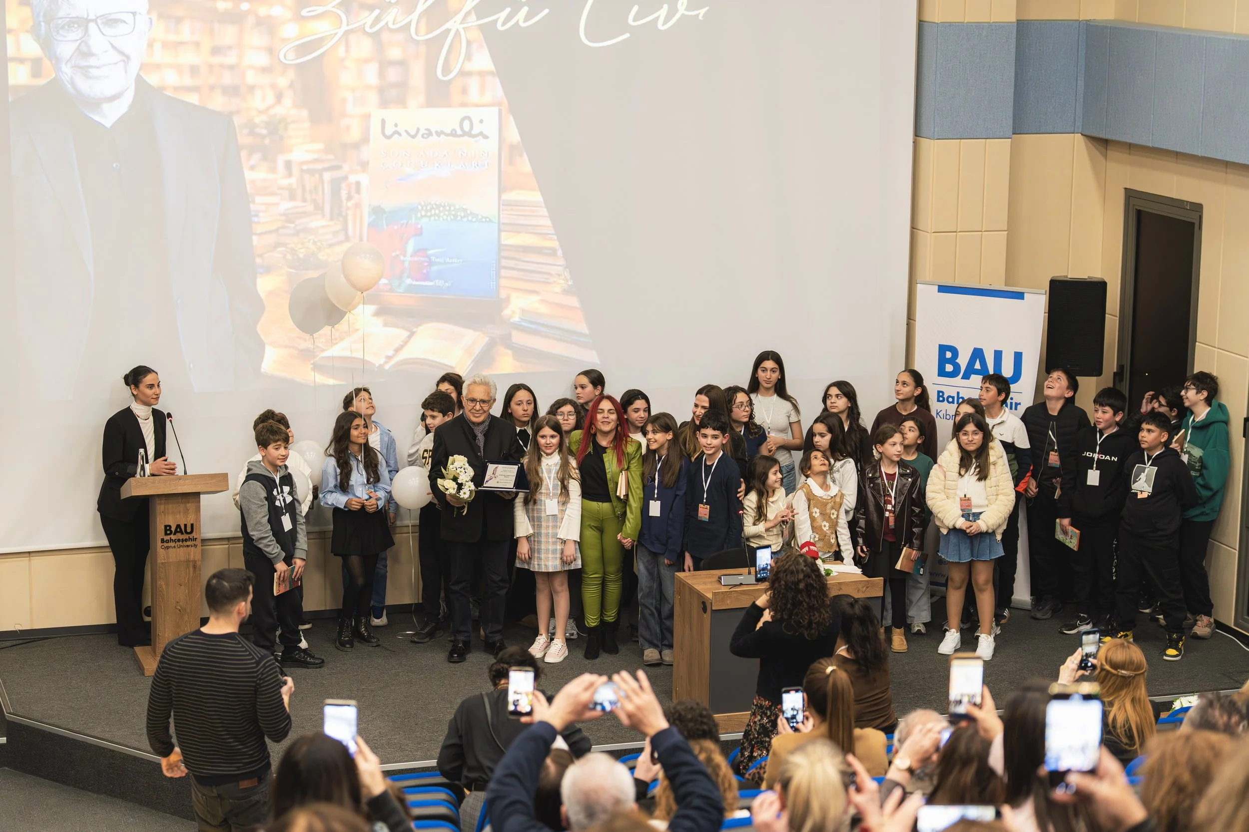 Zülfü Livaneli Bahçeşehir Kıbrıs Üniversitesi’nde çocuklar ve okurlarla bir araya geldi