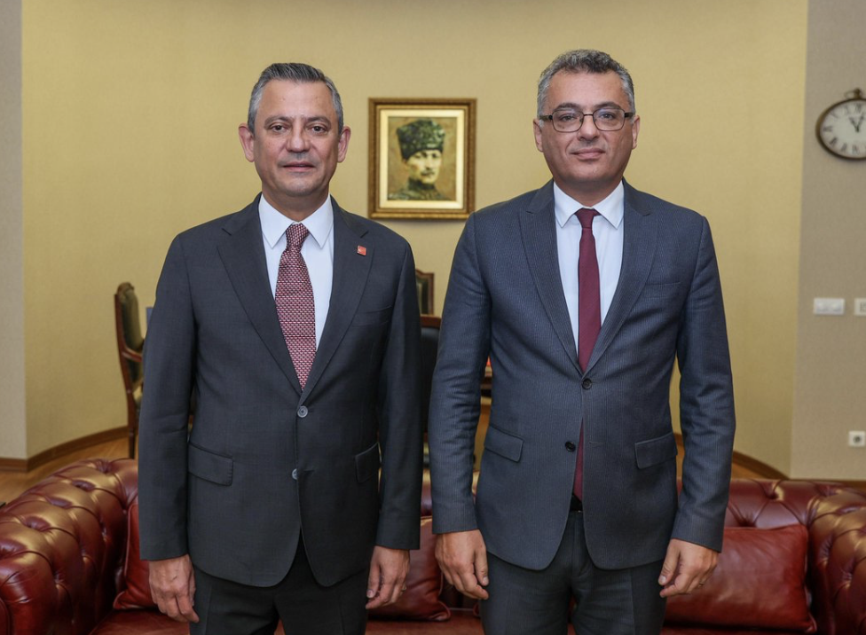 Özgür Özel’den Tufan Erhürman’a Tebrik Mesajı