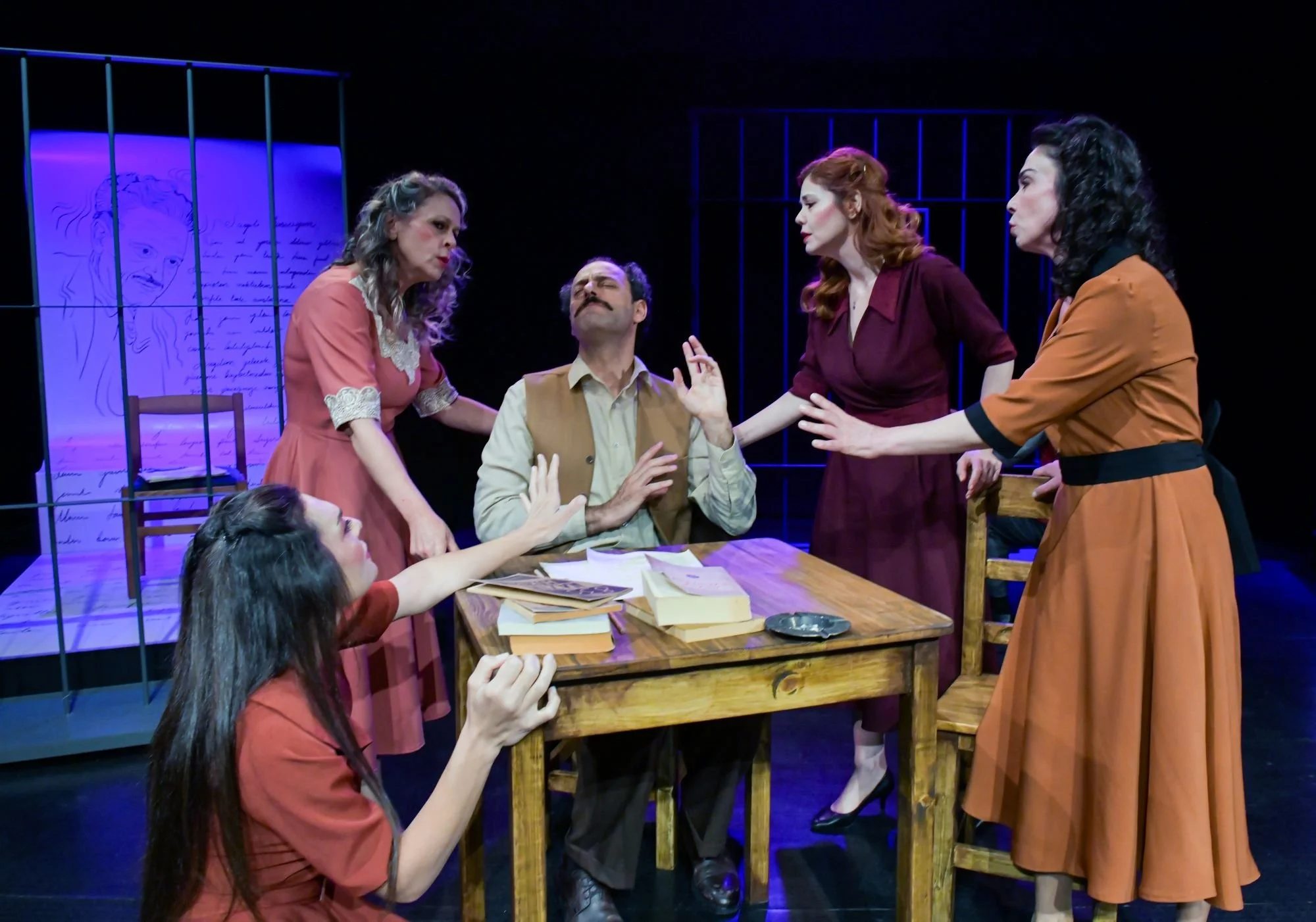 “Aşk İçinde Mahpushane” oyunu sahnelenmeye devam ediyor