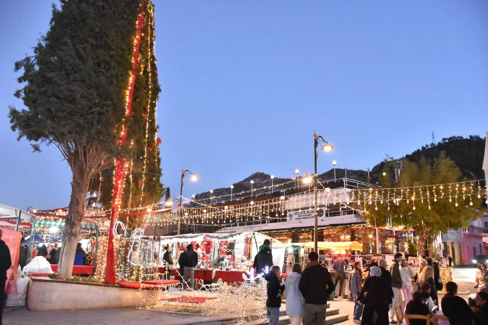 Bellapais’te Yeni Yıl Pazarı'nın ilk günü geride kaldı