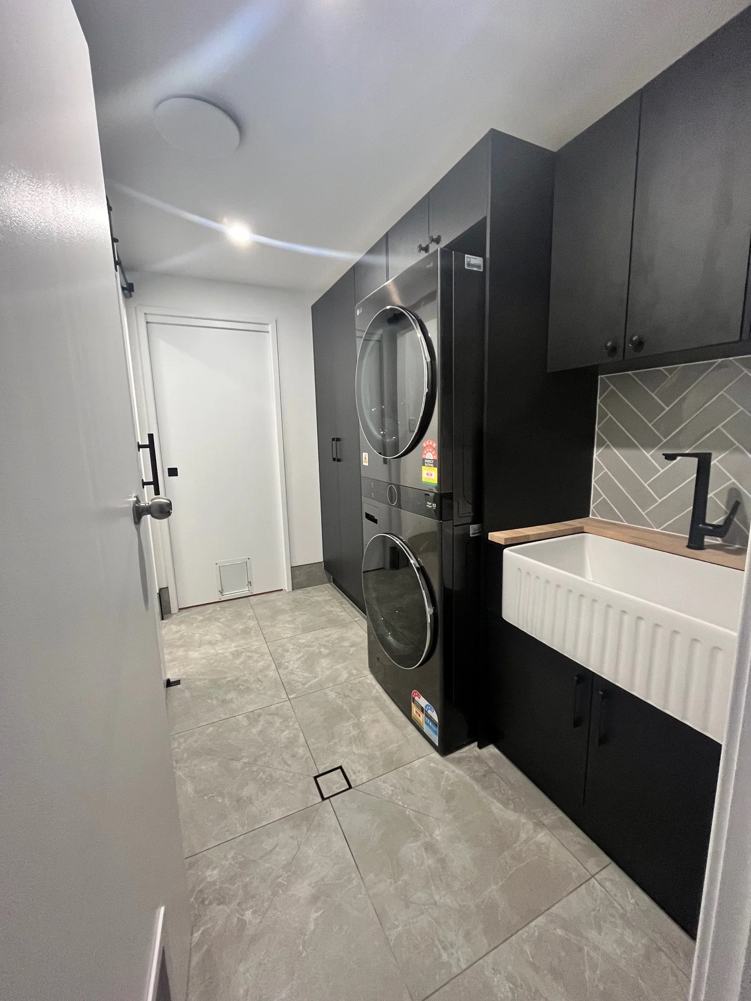 Bathroom & Laundry - Singleton