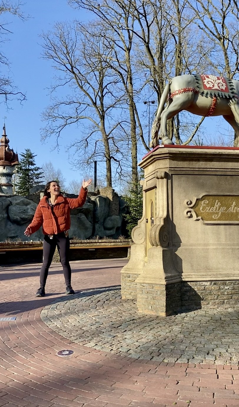 Laurie’s customers, Fernando and Kate embracing by the lake on their wedding day.