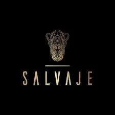 Logotipo con una cabeza de animal, probablemente un león, y la palabra 'SALVAJE' debajo.