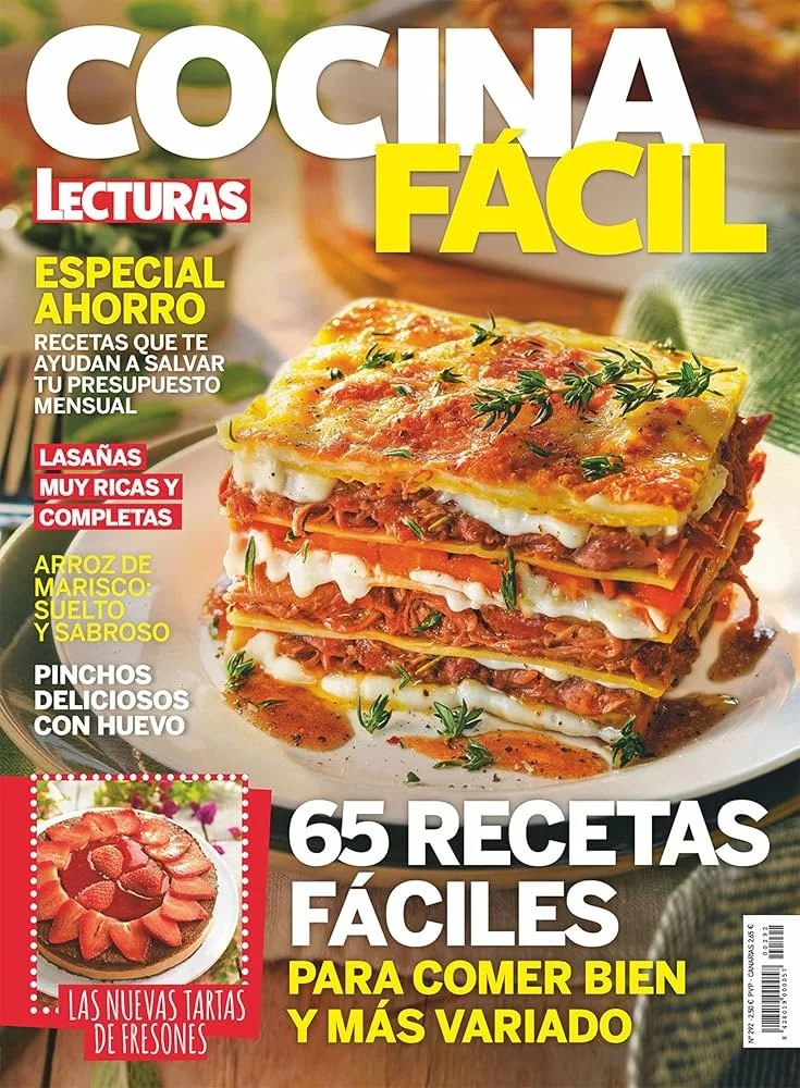 Portada de revista de recetas de cocina con una lasaña grande en el centro y un pastel de frutas en una esquina.