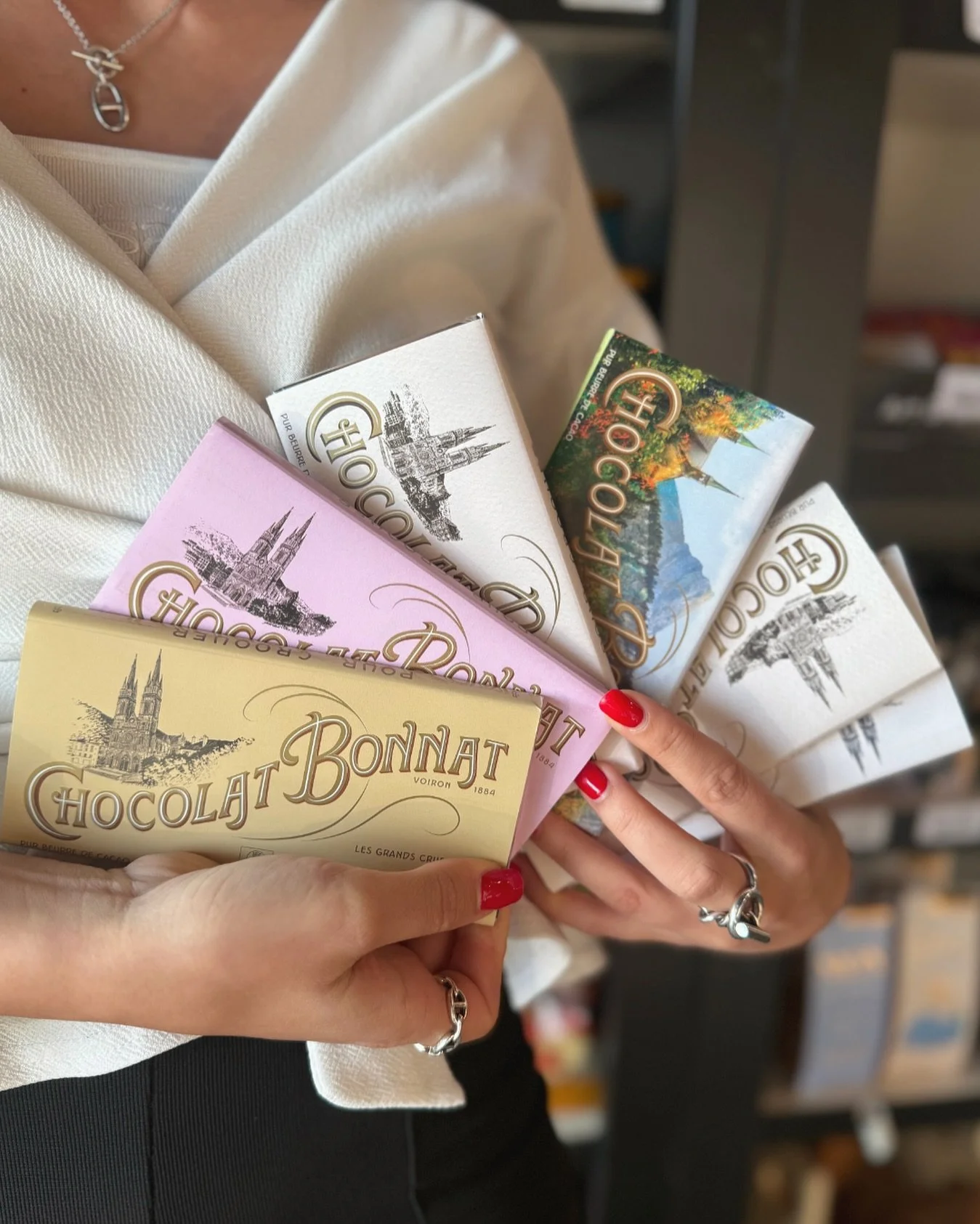 Le mardi, c&rsquo;est pas ravioli...
C&rsquo;est @chocolatbonnat. 🍫

#lemyls #passinsarandon #epiceriefine #chocolatbonnat #bonmoment #gourmandise #mylsvibes