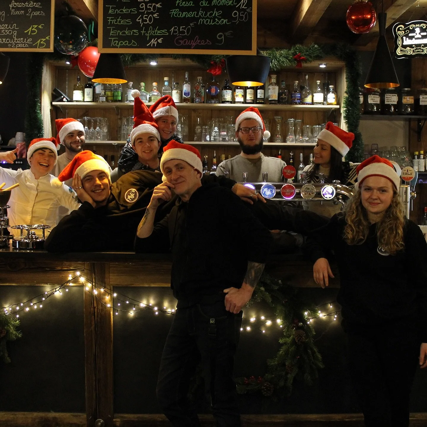 Toute l&rsquo;&eacute;quipe du Myl&rsquo;s vous souhaite de tr&egrave;s belles f&ecirc;tes ! 🥳🫶

Merci pour tous les bons moments partag&eacute;s avec vous cette ann&eacute;e. On a h&acirc;te de continuer &agrave; trinquer avec vous ! 

#lemyls #pa