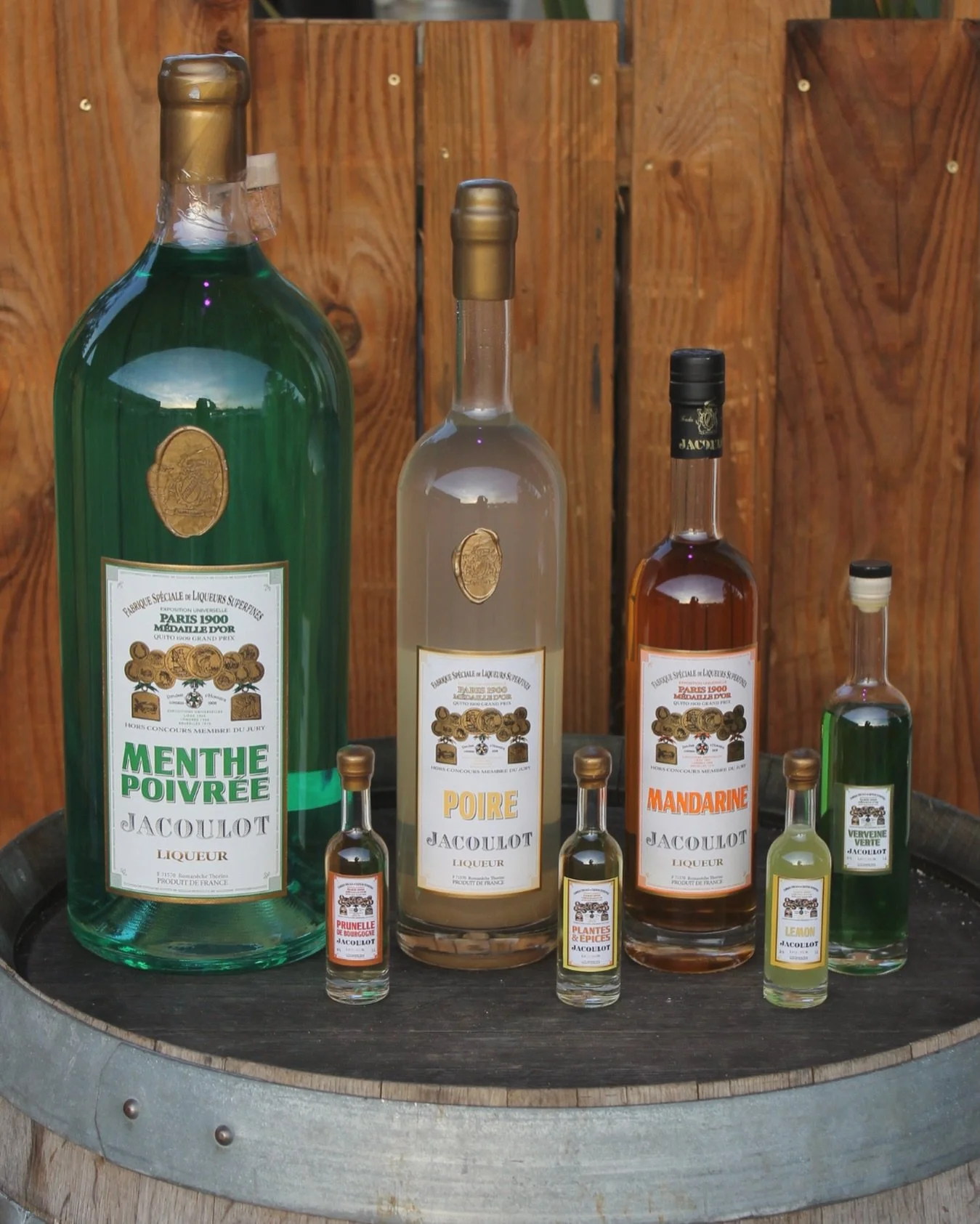 Dans la famille @maison_jacoulot, je voudrais&hellip;
toute la famille.

Parce qu&rsquo;ici, on n&rsquo;aime pas choisir...

#lemyls #passinsarandon #maisonjacoulot #caveavin #spiritueux