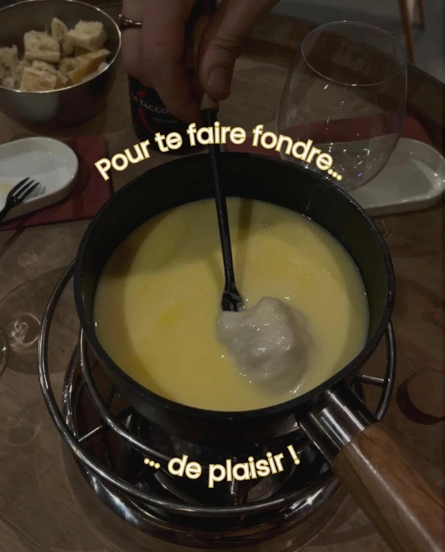 Savoyarde, c&egrave;pes, morilles ou foresti&egrave;re&hellip;
dans tous les cas, le pain tombe toujours une fois dedans...

#lemyls #passinsarandon #fondue #fromage #bonmoment
