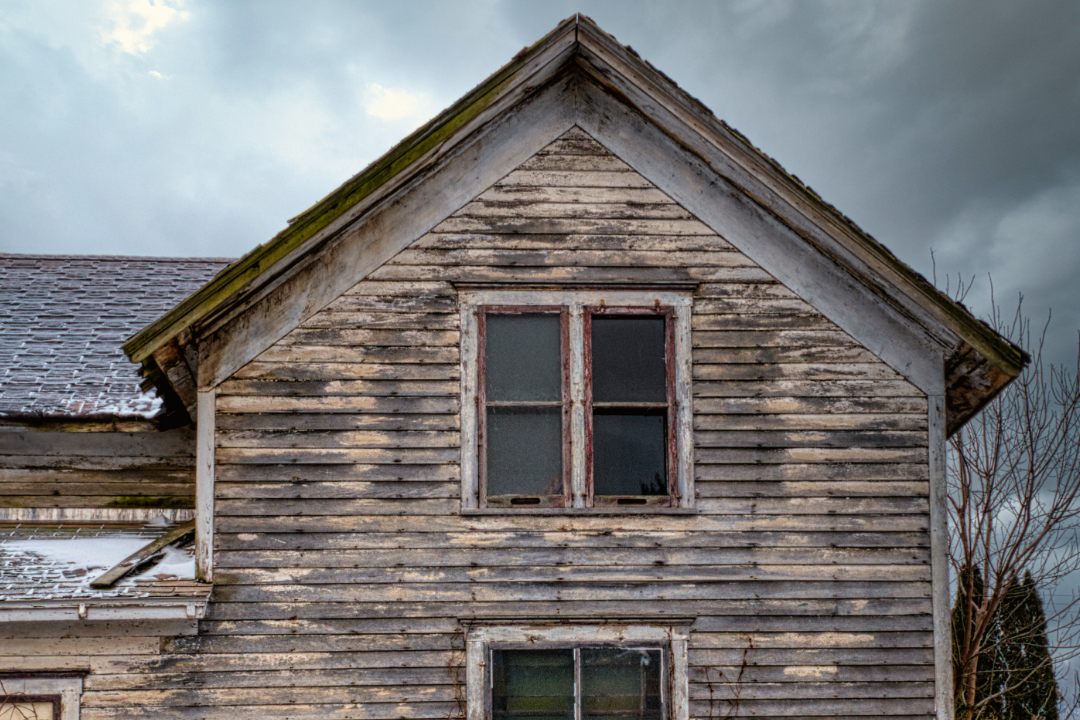 How to Spot Early Signs of Siding Rot and Decay in Kelowna Homes