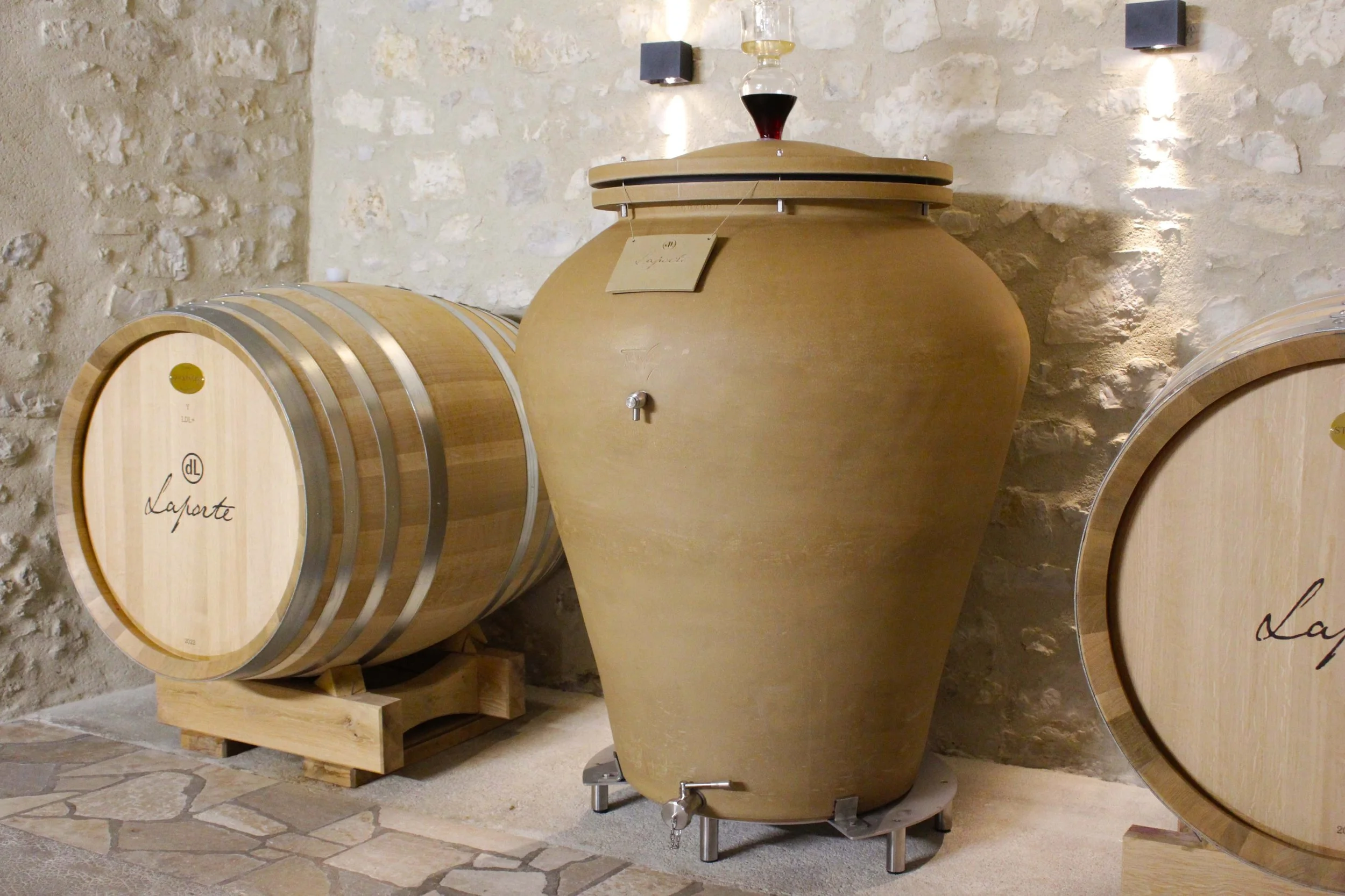 15 LAPORTE Amphore et fûts.jpg